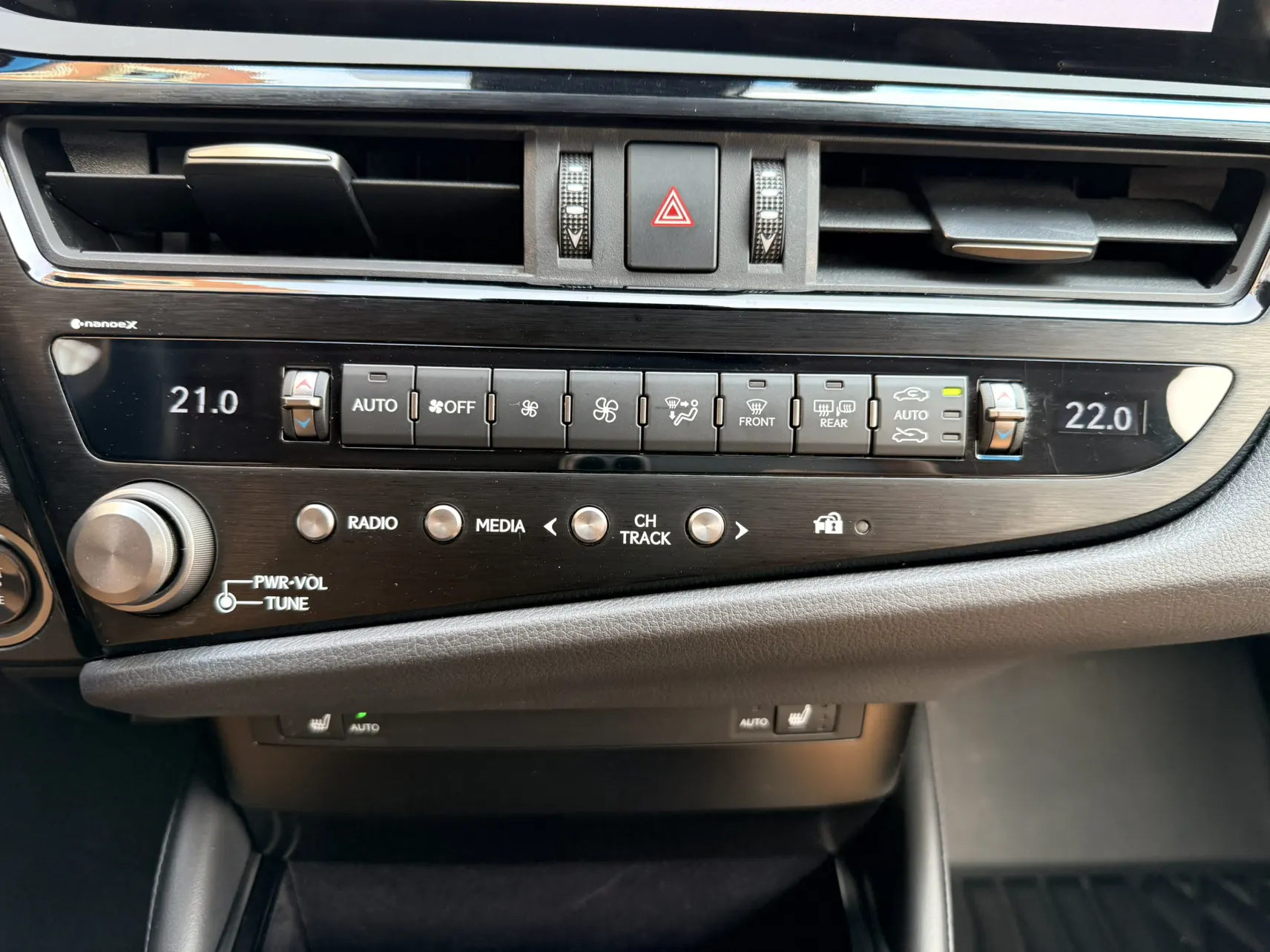 Lexus ES 200, 2024 26