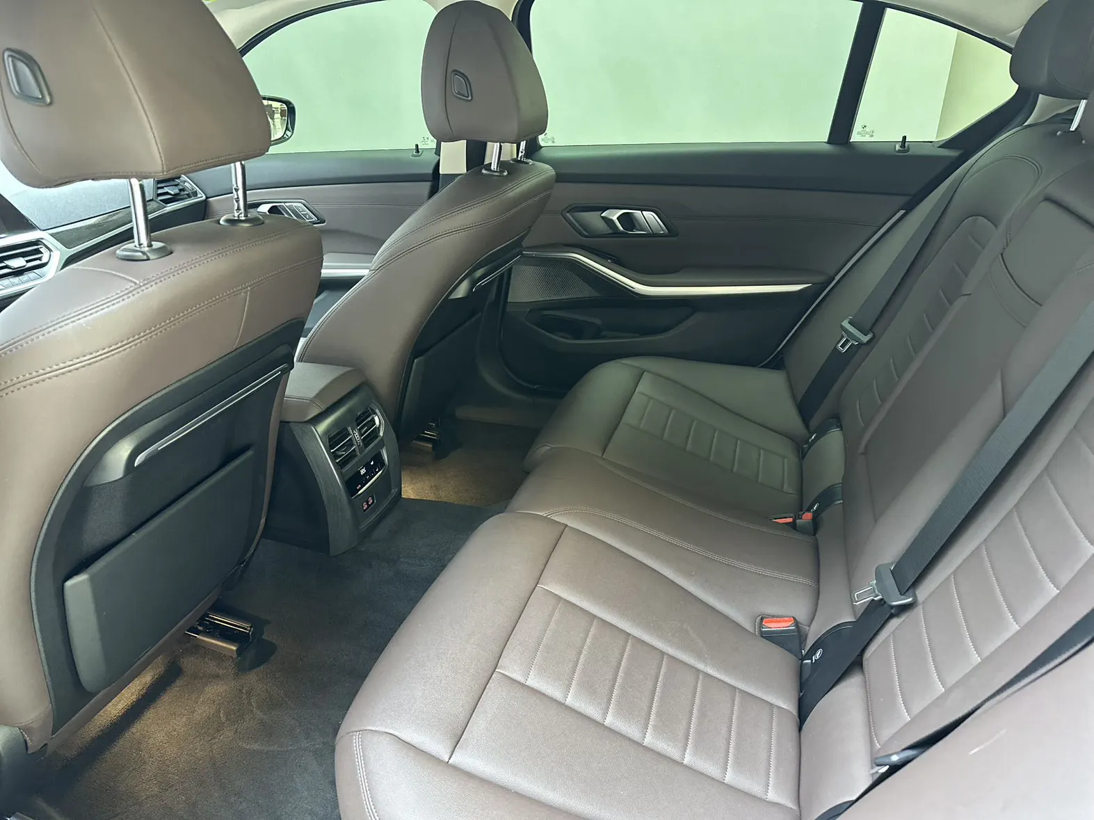 BMW 325Li, 2020 9