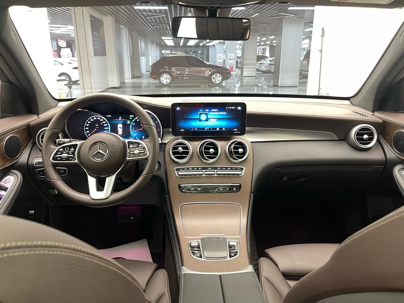 Mercedes-Benz GLC 260 L, 2020 11