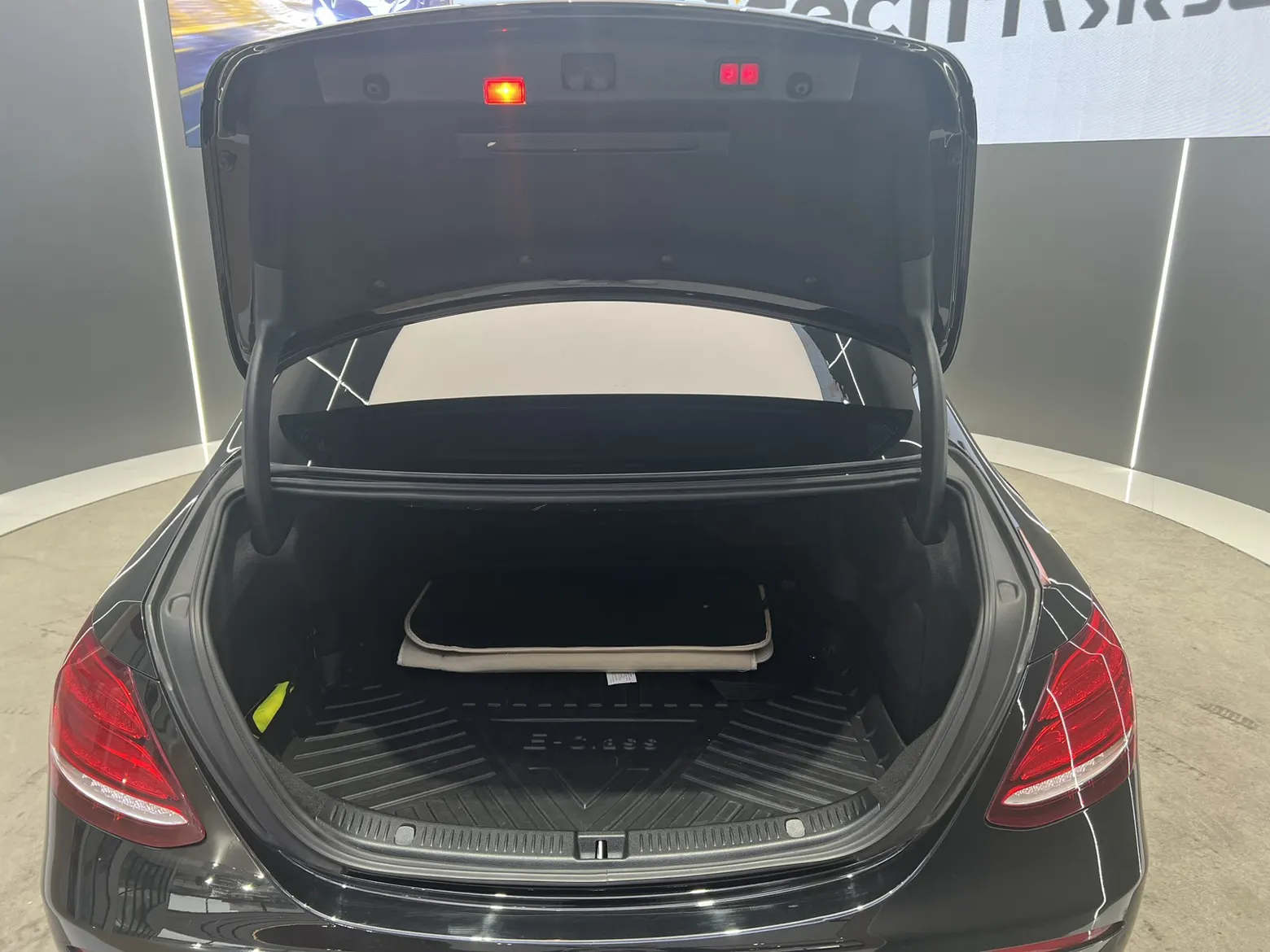 Mercedes-Benz E 300 L, 2019 12