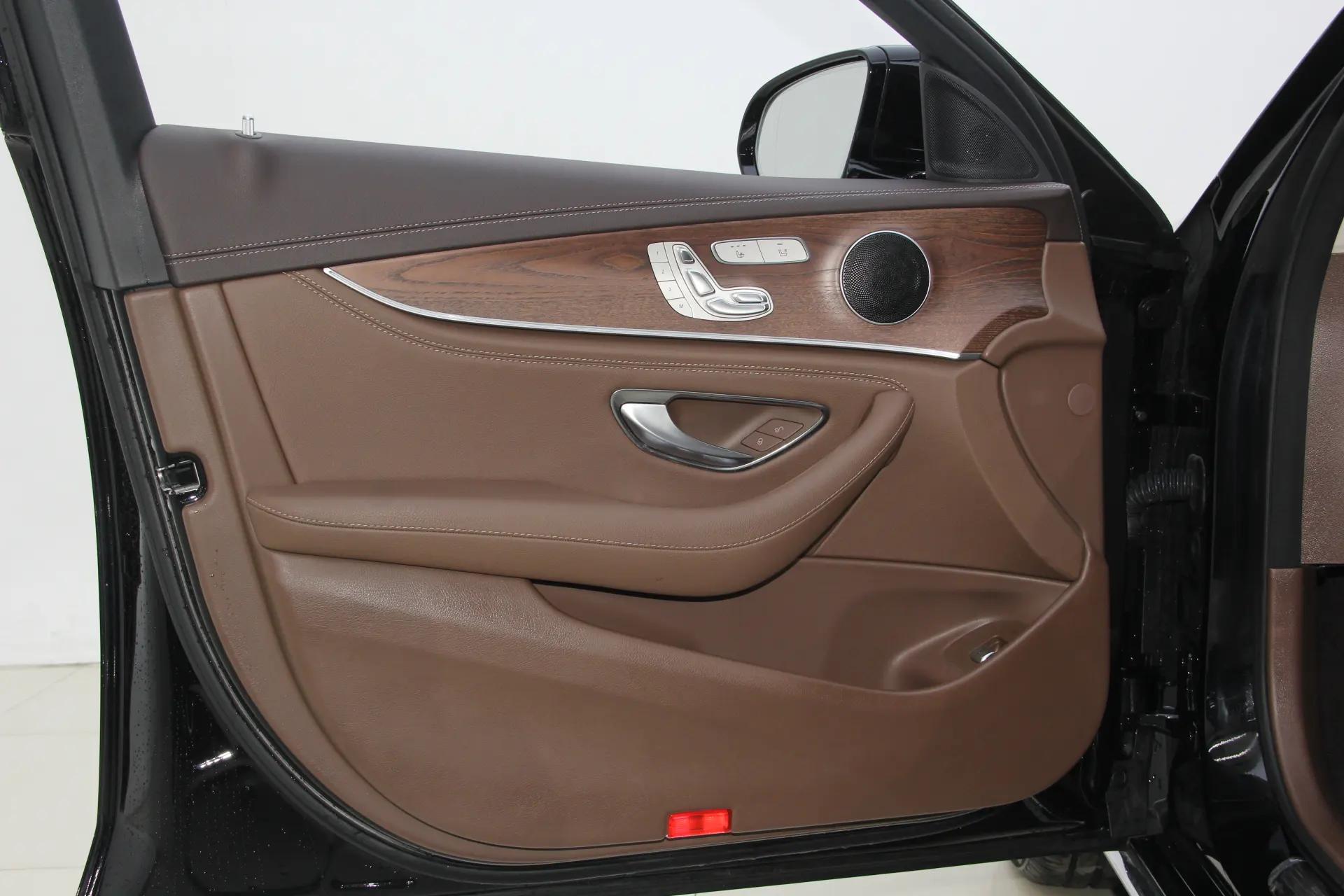 Mercedes-Benz E 300 L, 2023 17