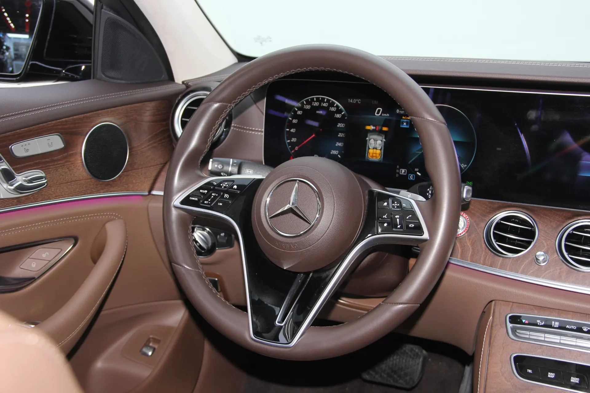Mercedes-Benz E 300 L, 2023 15