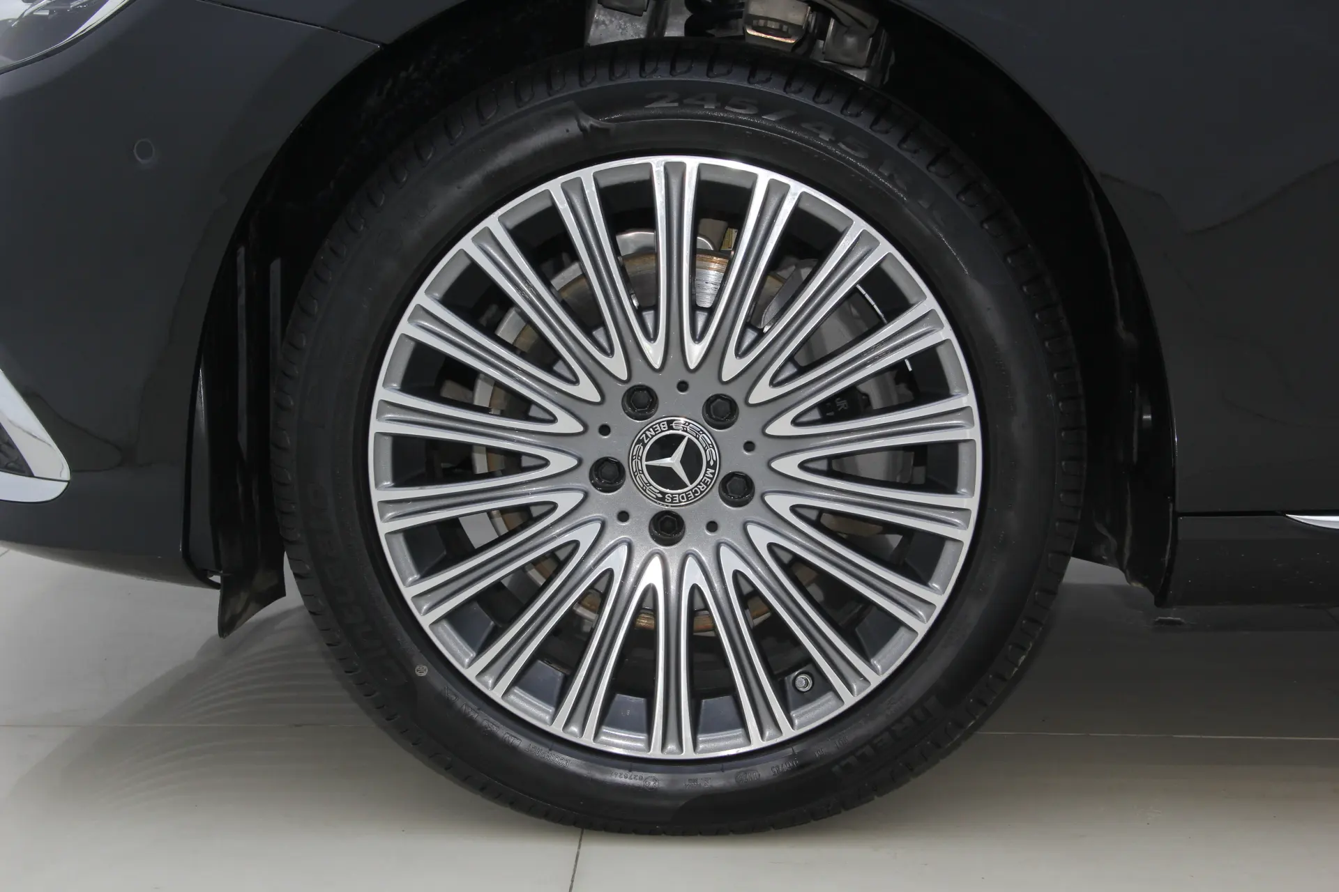 Mercedes-Benz E 300 L, 2023 11