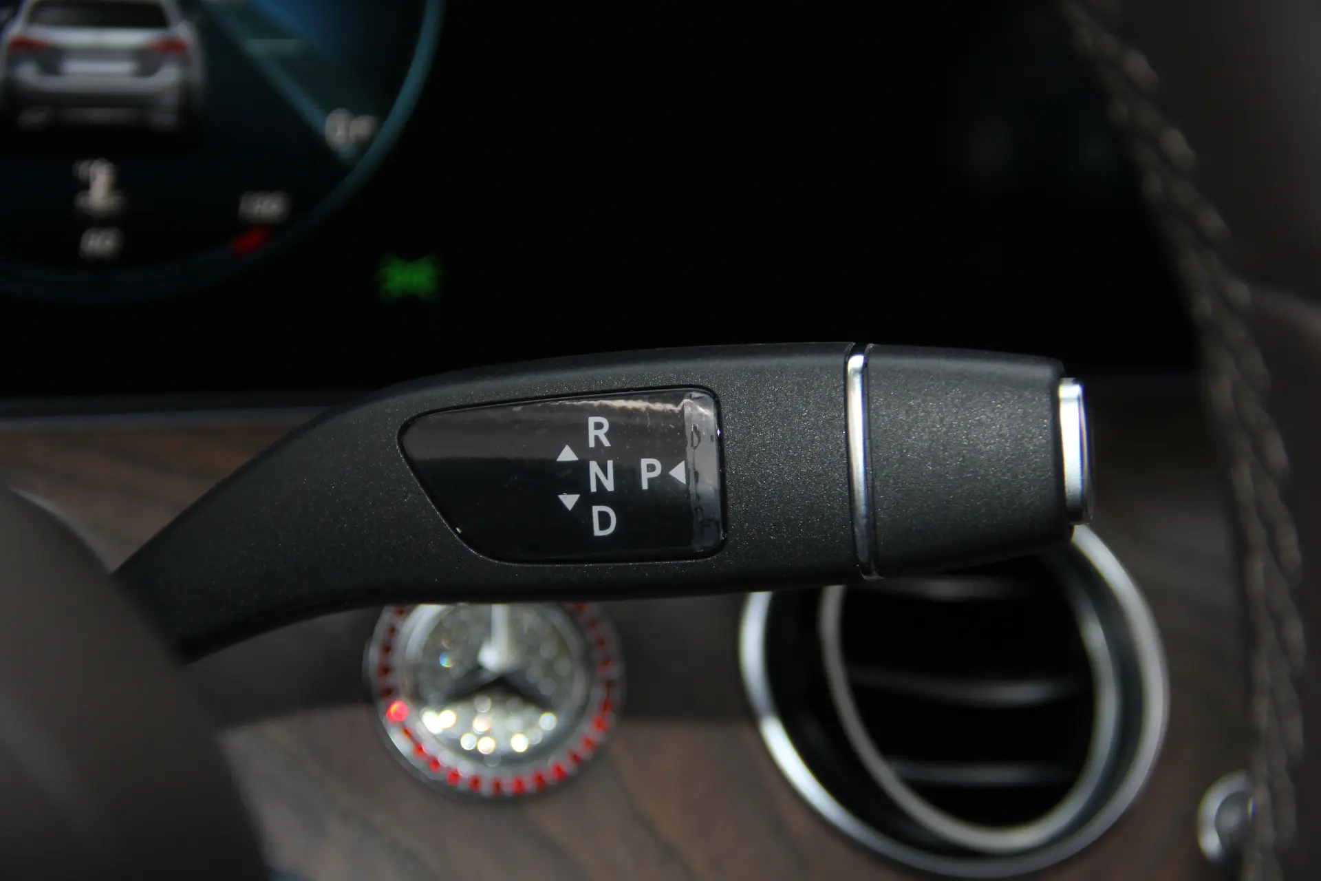 Mercedes-Benz E 300 L, 2023 21
