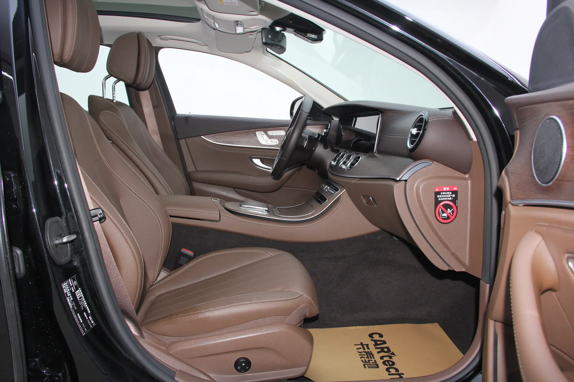 Mercedes-Benz E 300 L, 2023 19
