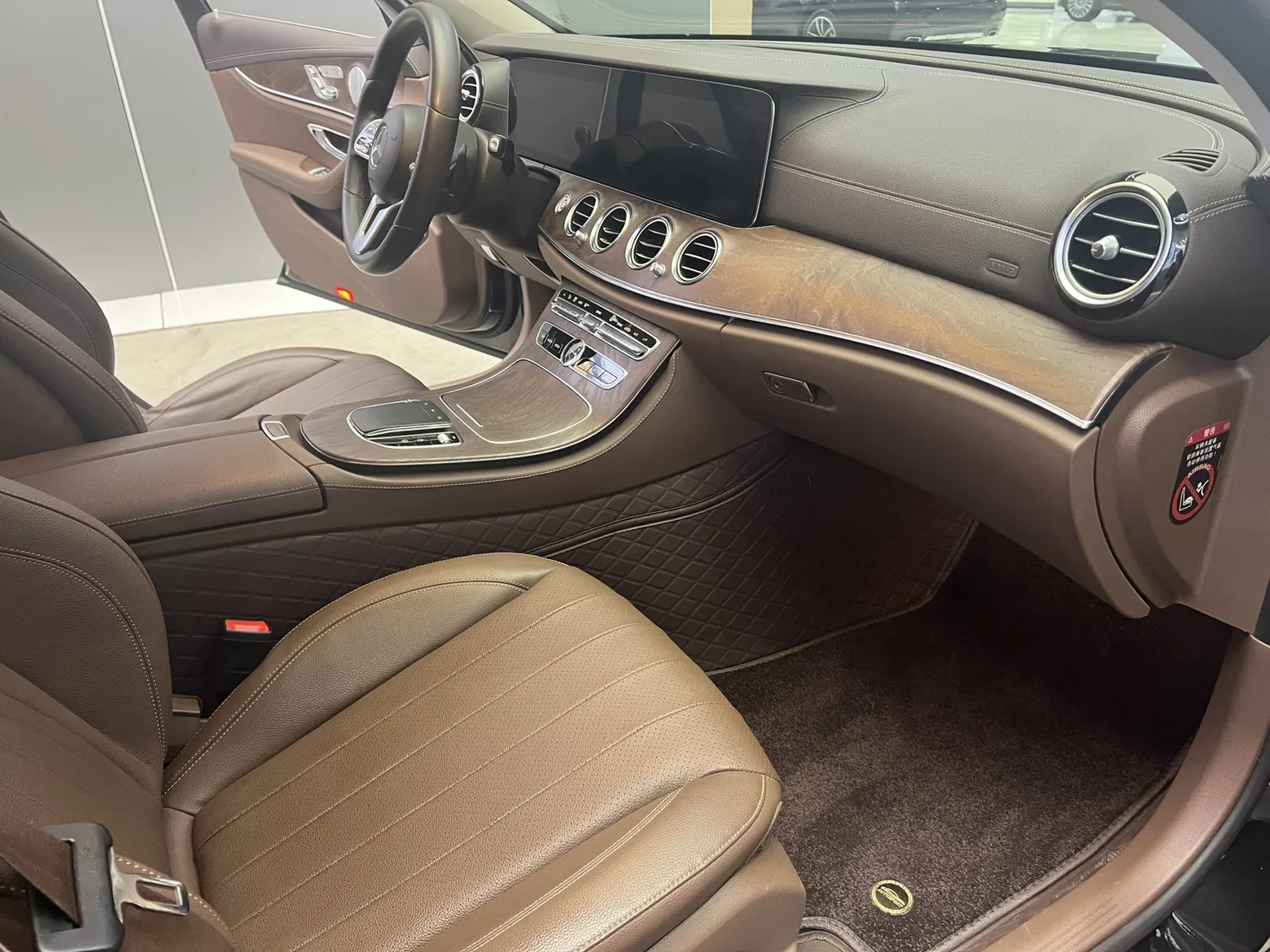 Mercedes-Benz E 300 L, 2019 18
