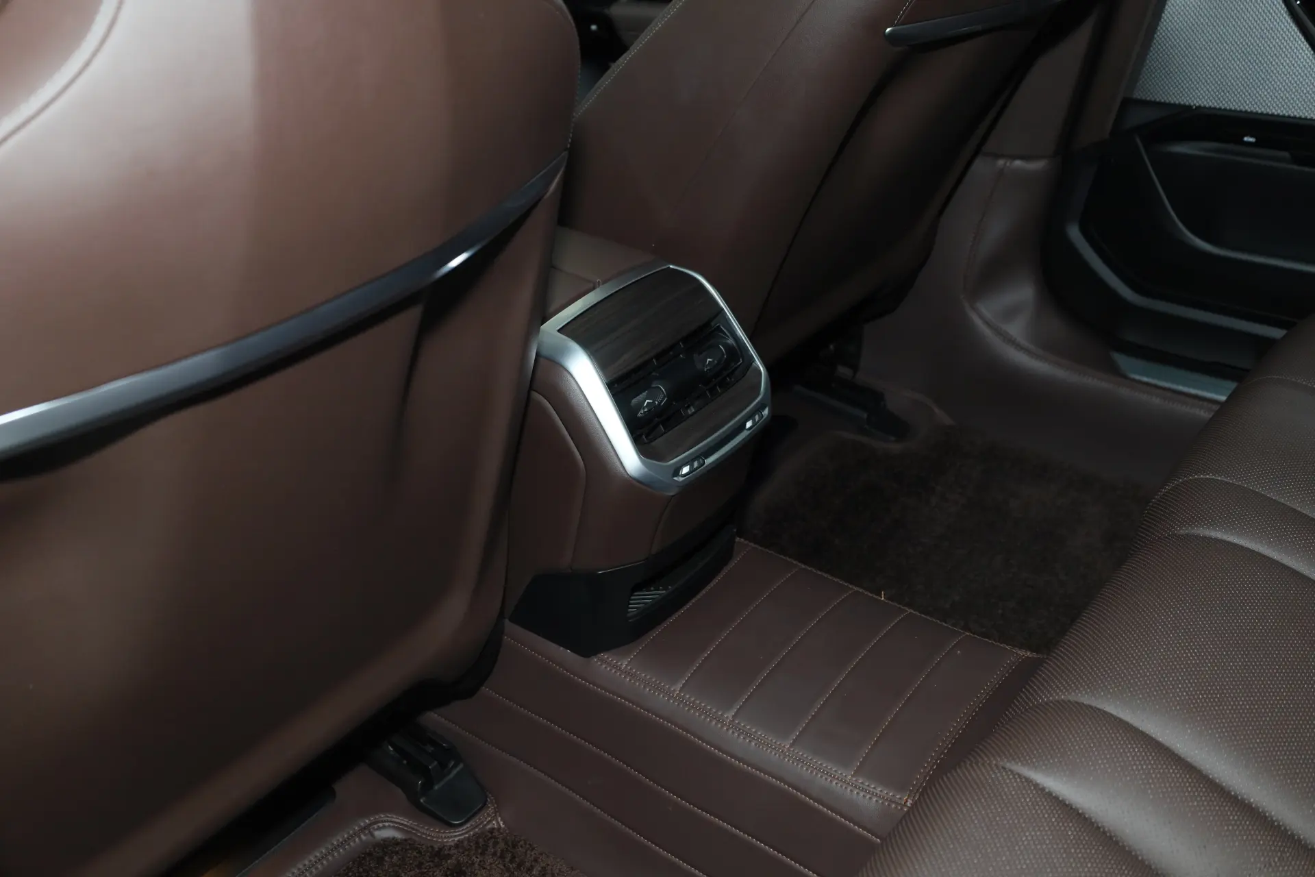 BMW 735Li, 2024 27