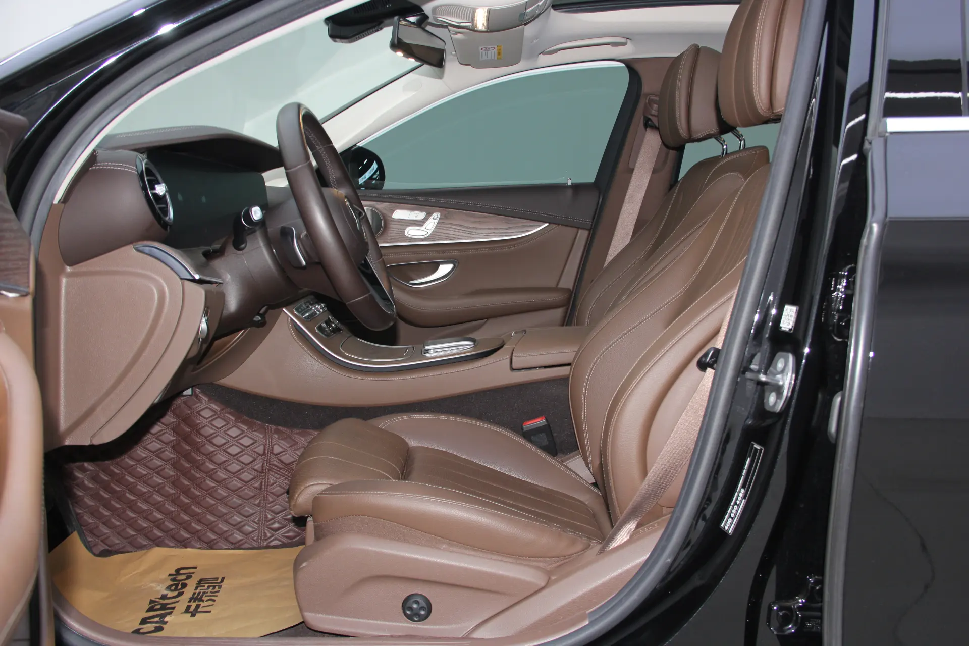 Mercedes-Benz E 300 L, 2022 18
