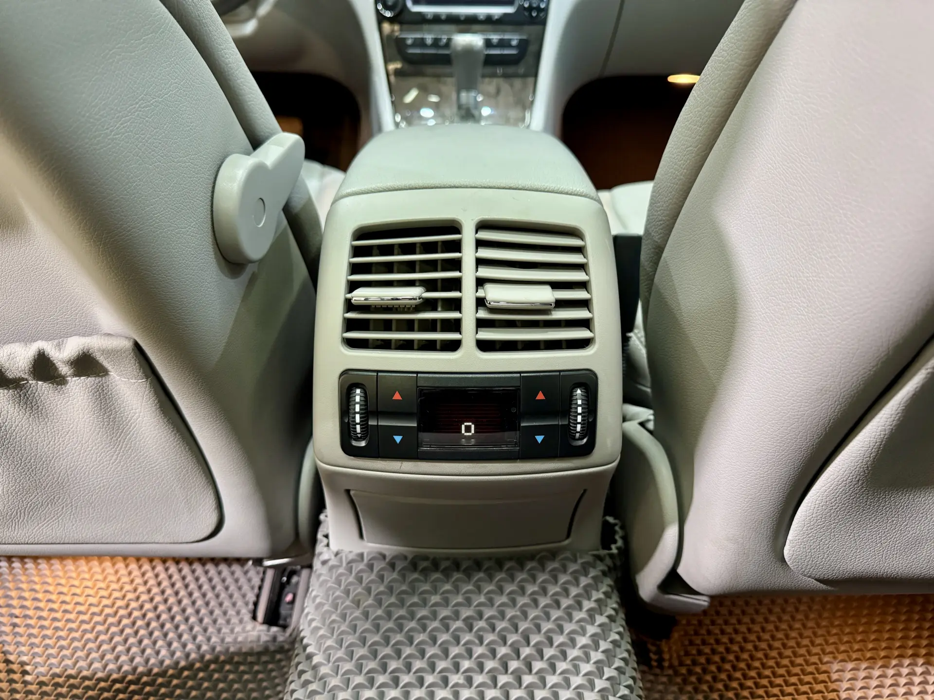 Mercedes-Benz E 350, 2008 26