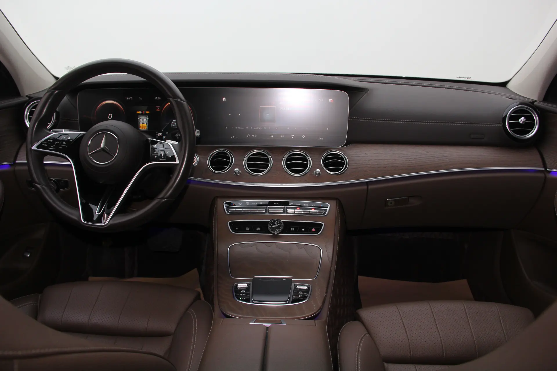 Mercedes-Benz E 300 L, 2022 14