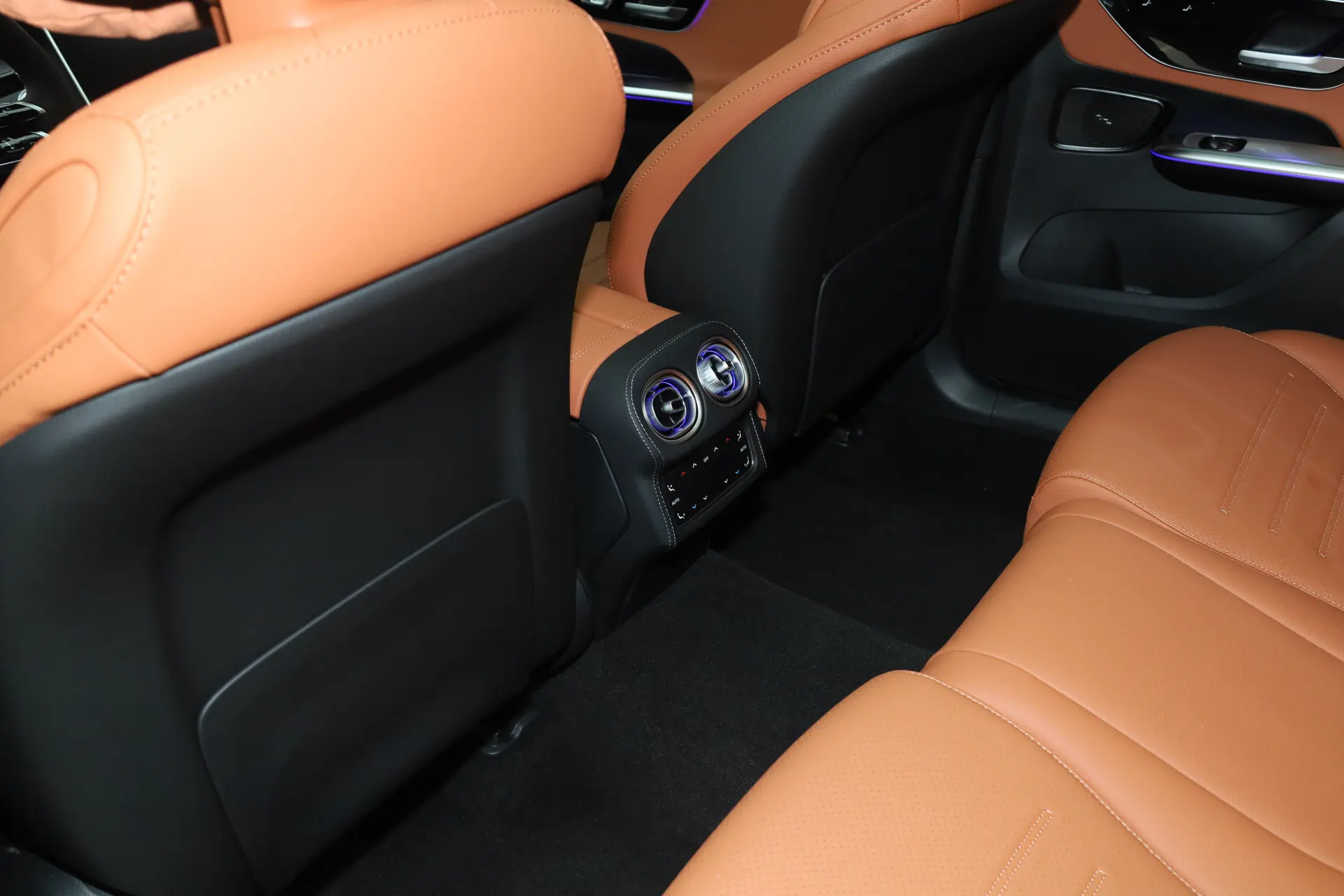 Mercedes-Benz GLC 260 L, 2025 26