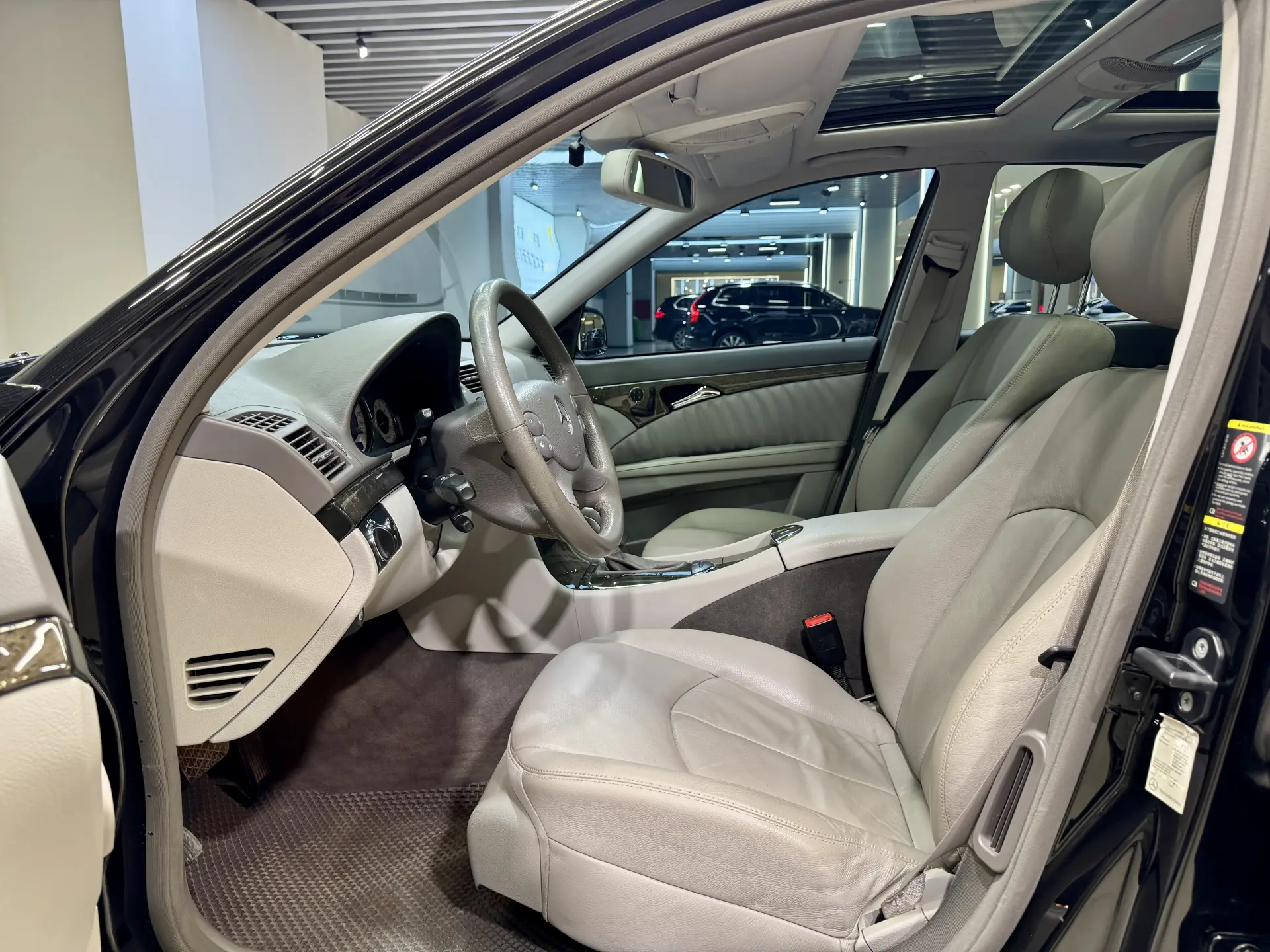 Mercedes-Benz E 350, 2008 14
