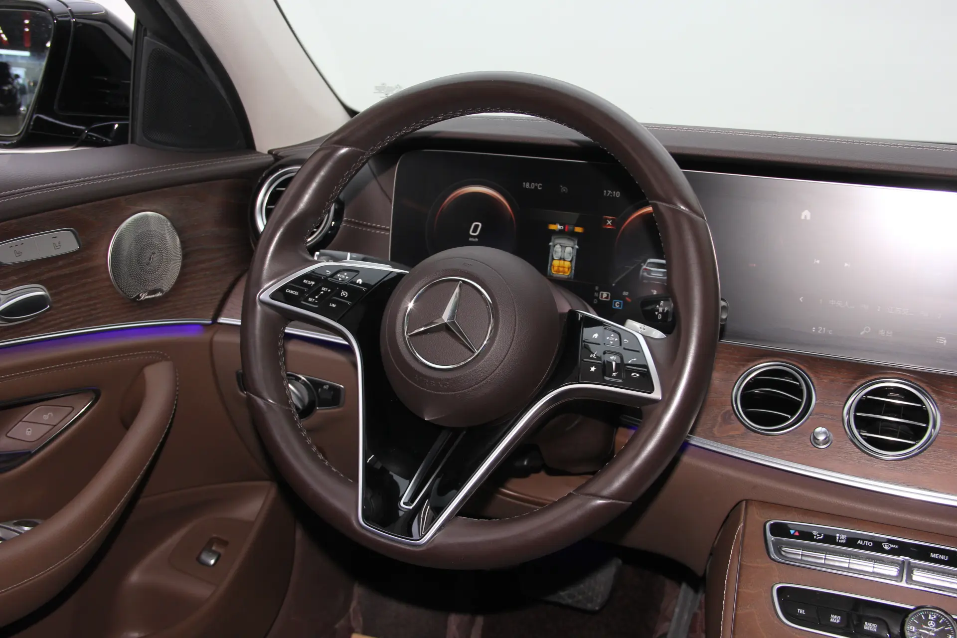 Mercedes-Benz E 300 L, 2022 15