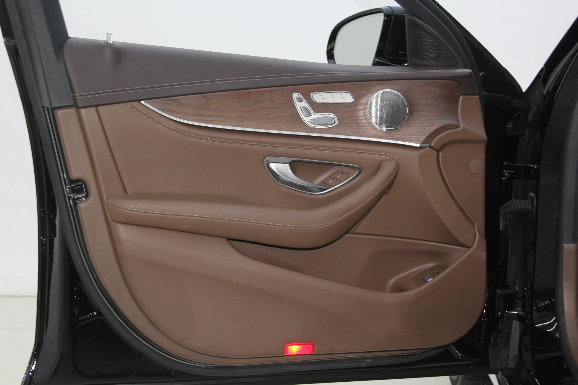 Mercedes-Benz E 300 L, 2022 17