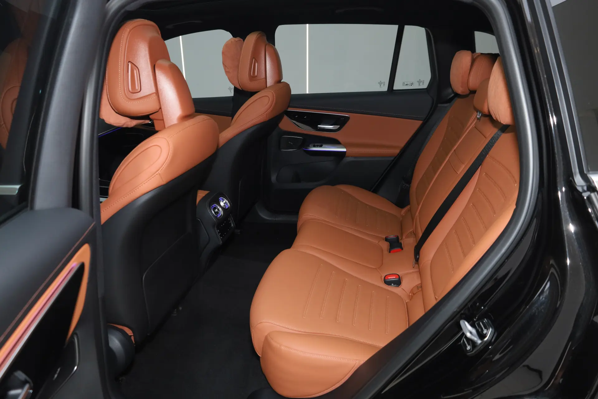 Mercedes-Benz GLC 260 L, 2025 27