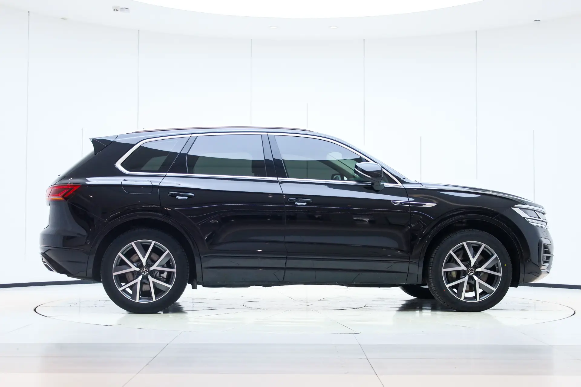 Volkswagen Touareg, 2024 все фото