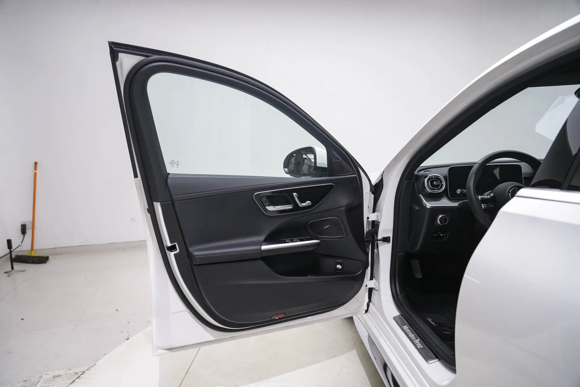 Mercedes-Benz C 260 L, 2024 17