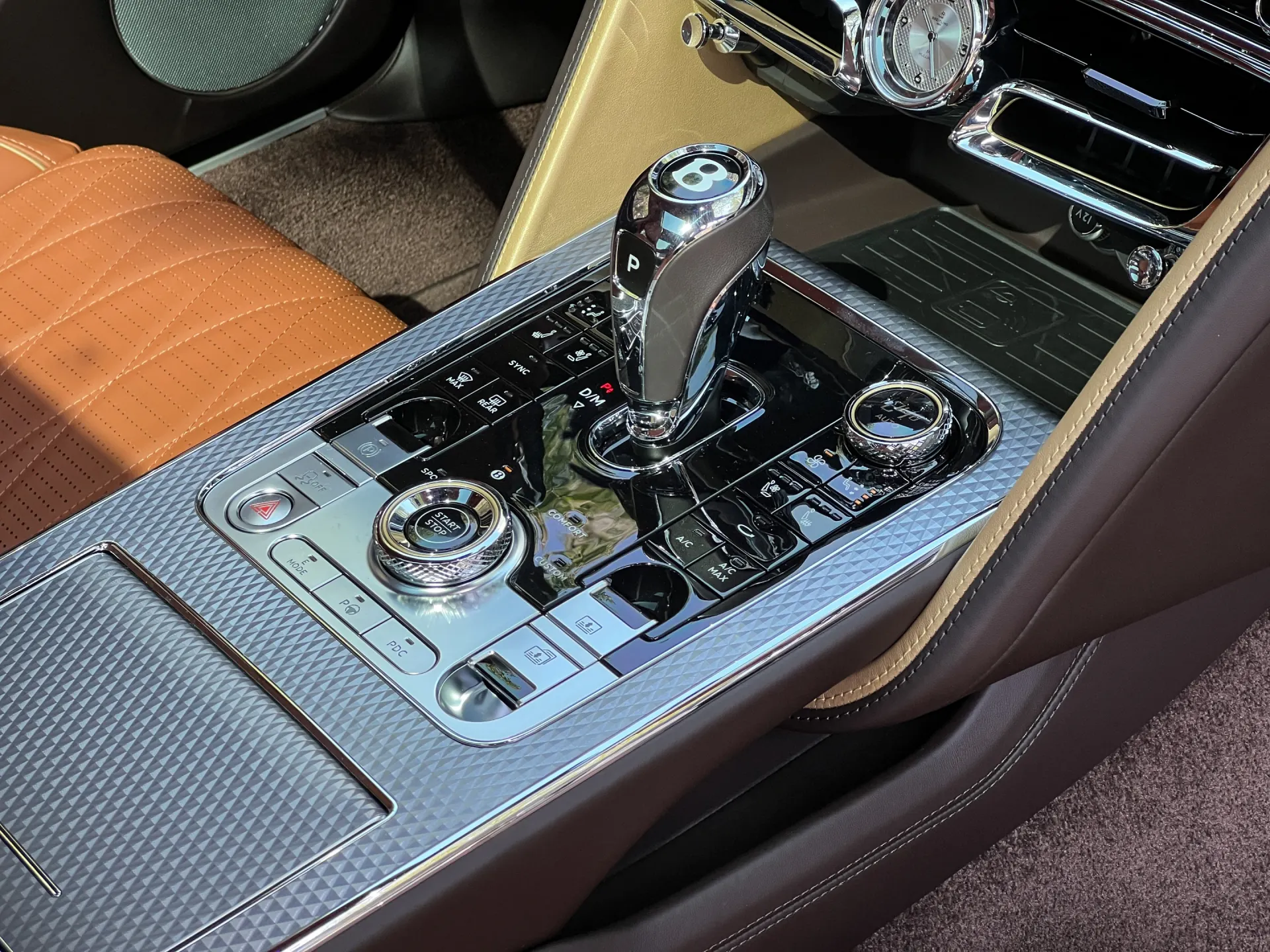 Bentley Flying Spur, 2022 14