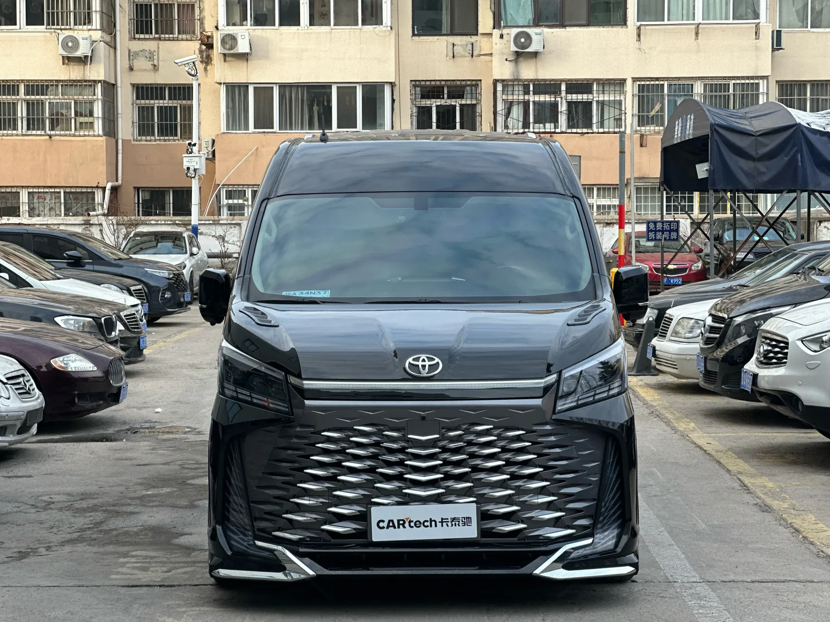 Toyota HiAce, 2026 3