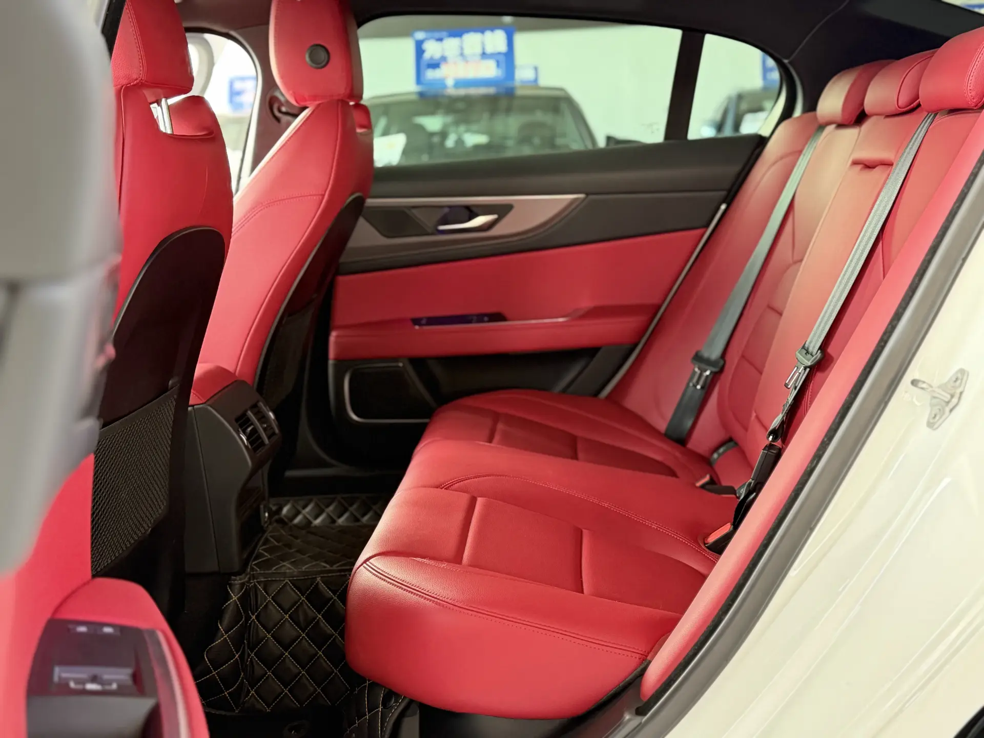 Jaguar XEL, 2022 13