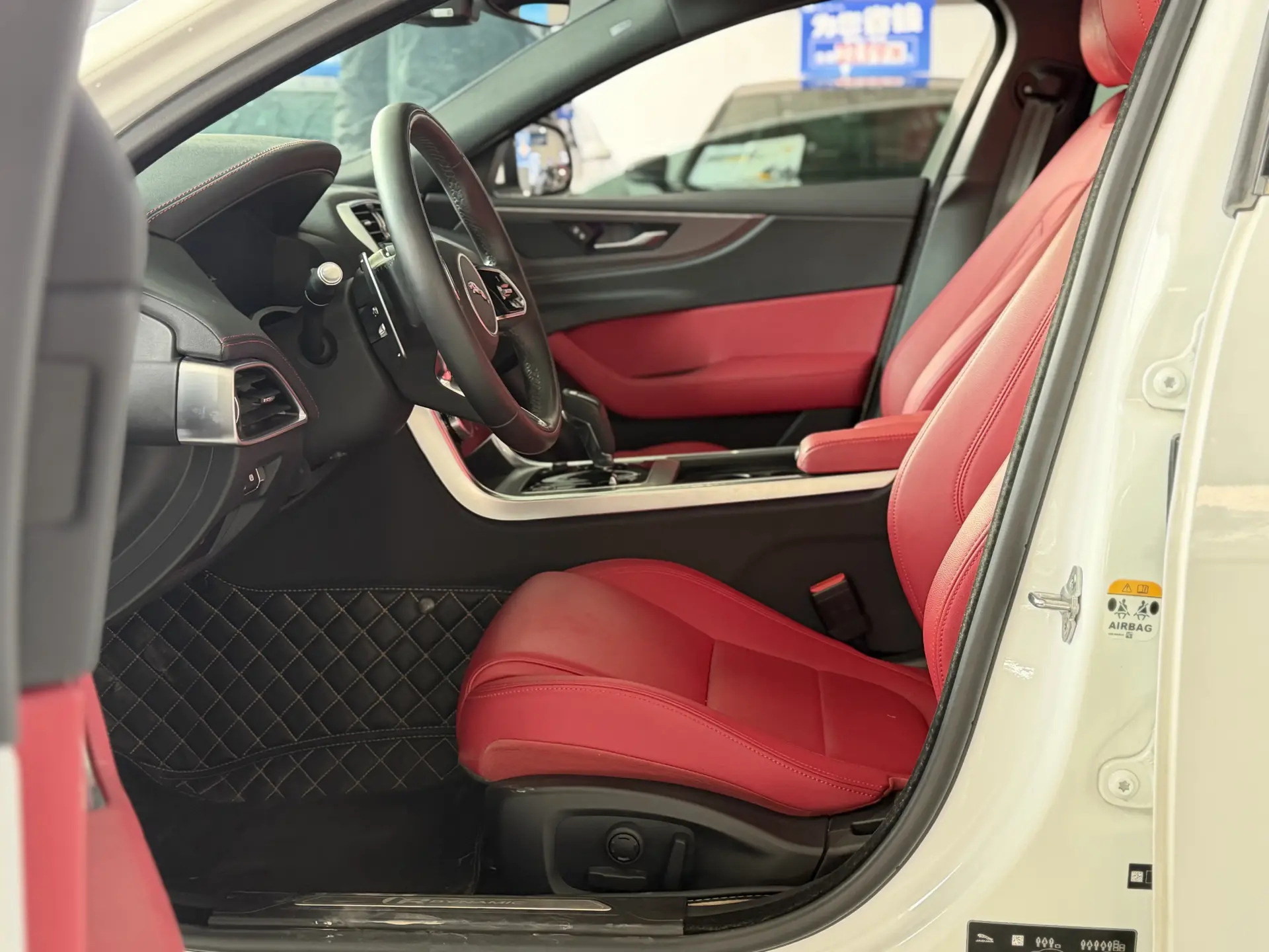 Jaguar XEL, 2022 4