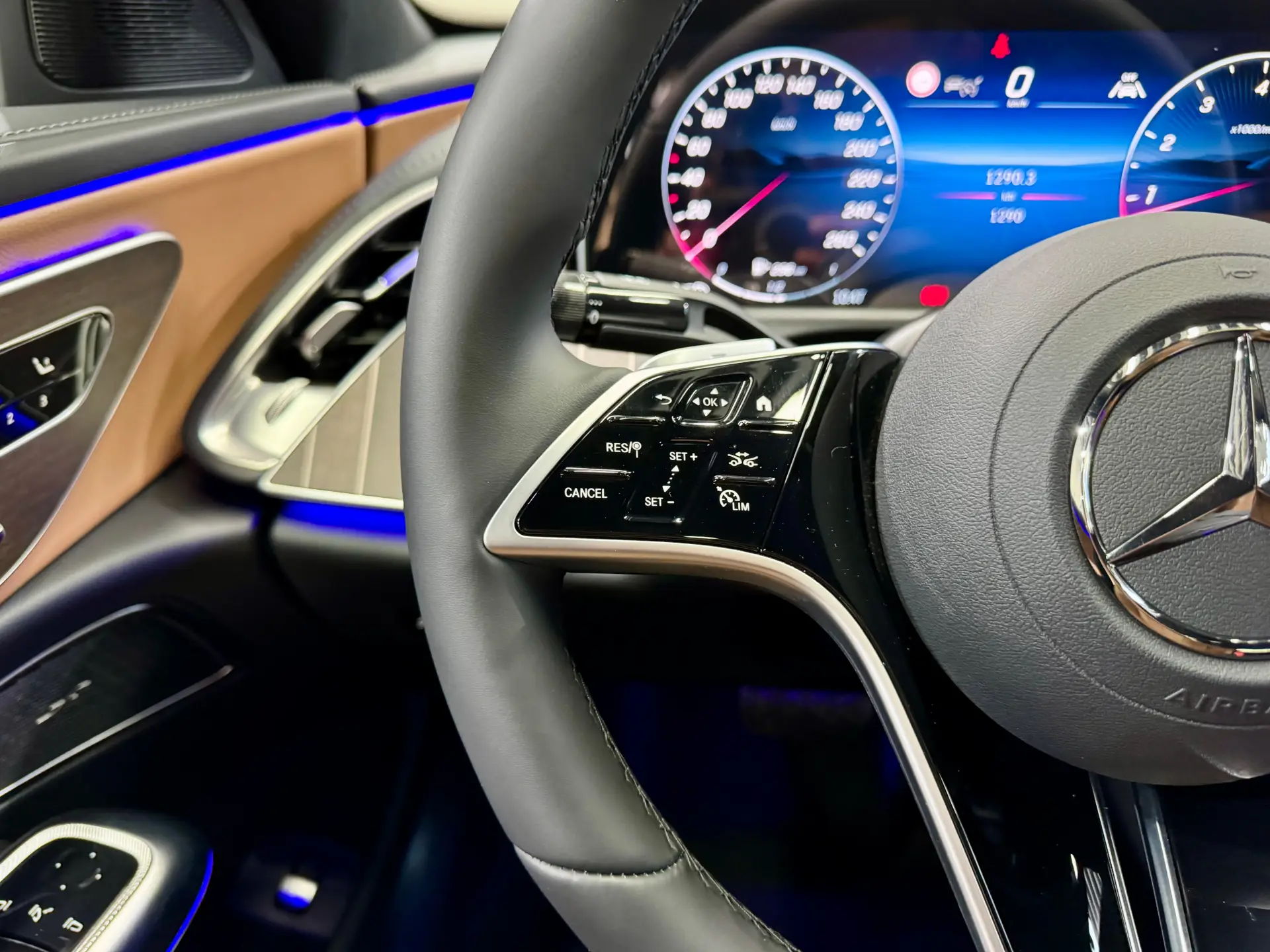 Mercedes-Benz E 300 L, 2026 19