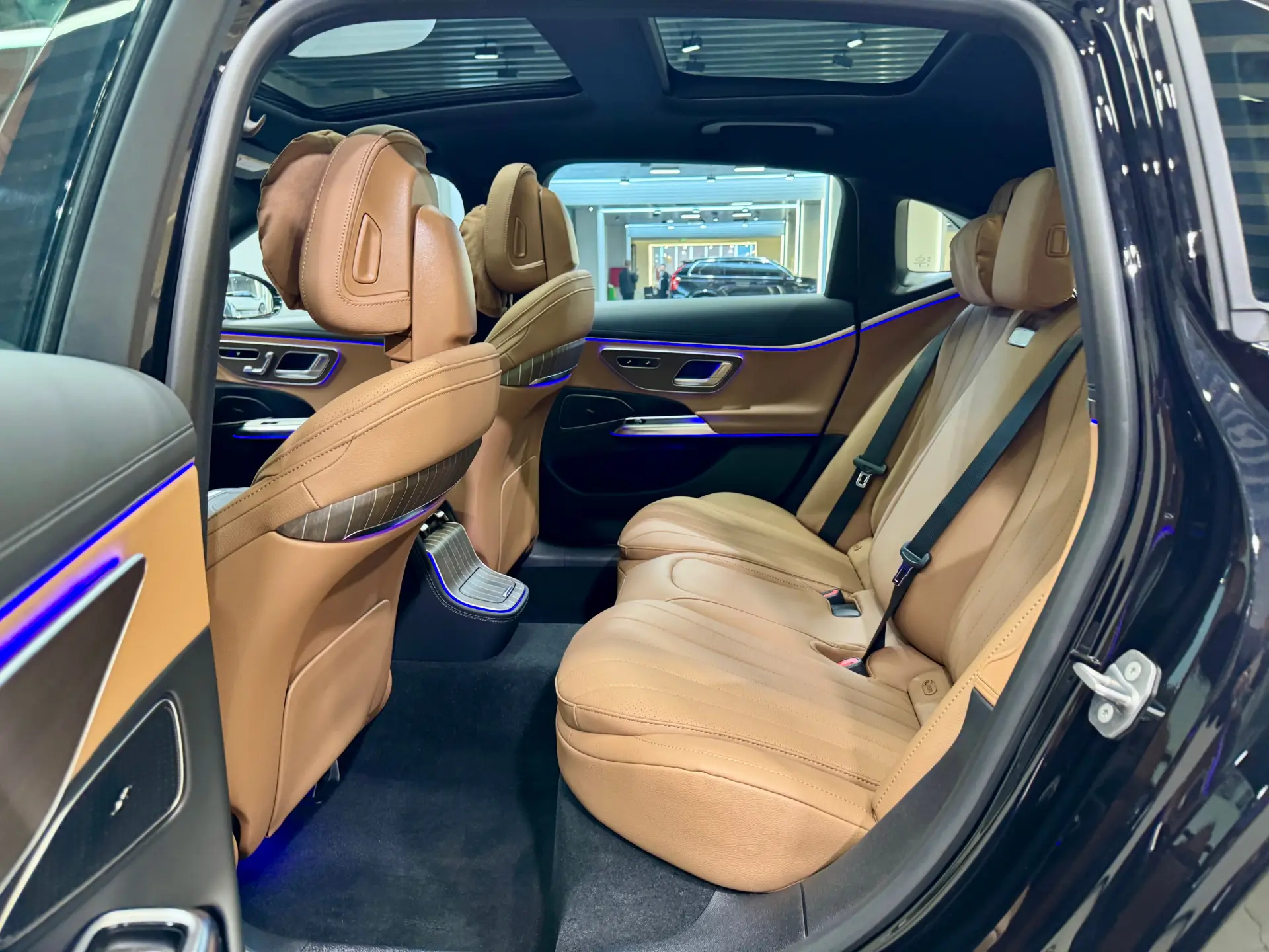Mercedes-Benz E 300 L, 2026 25