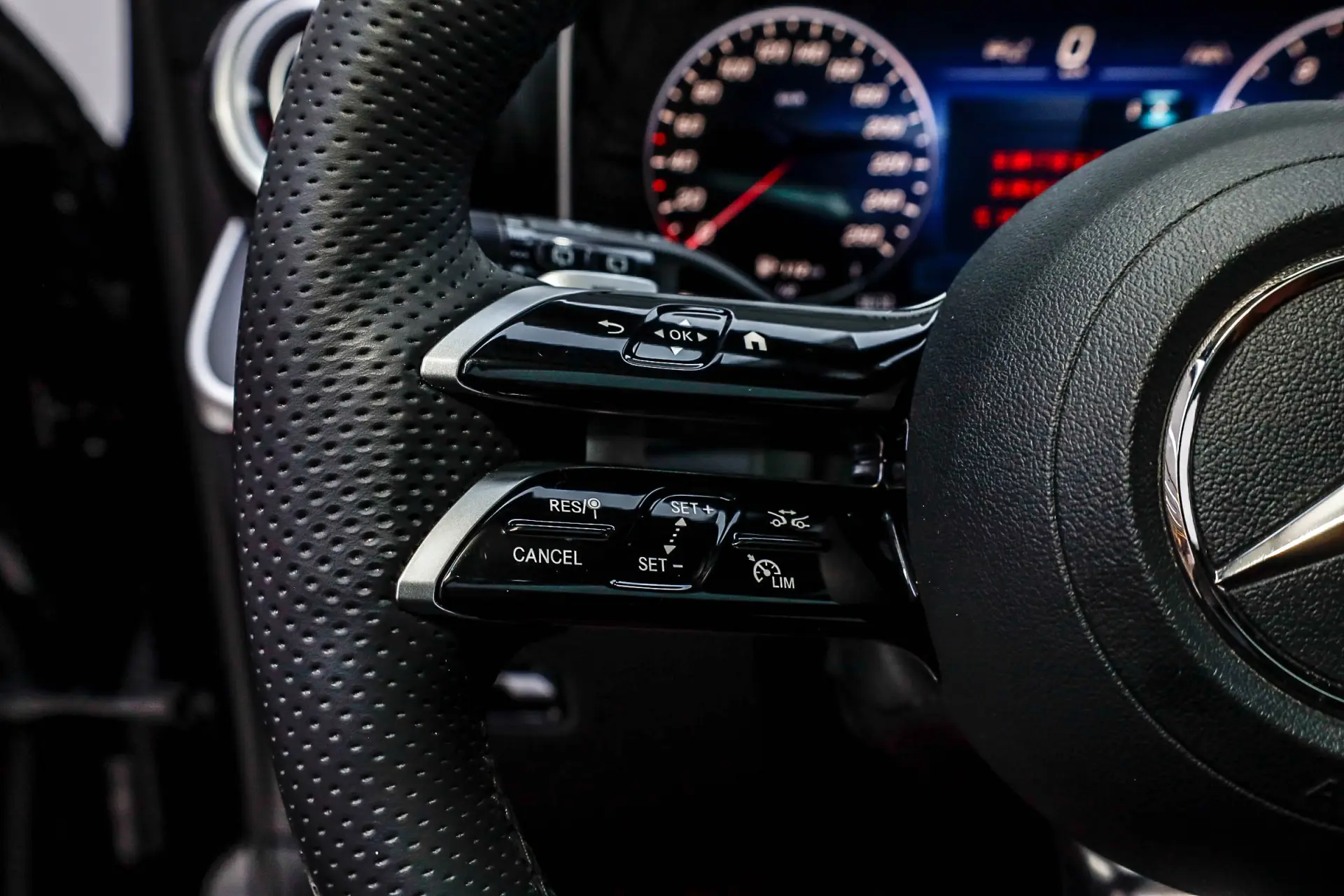 Mercedes-Benz GLC 260 L, 2025 26