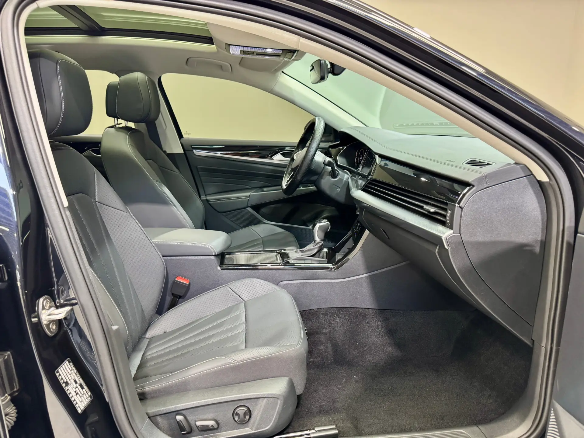 Volkswagen Passat, 2025 15