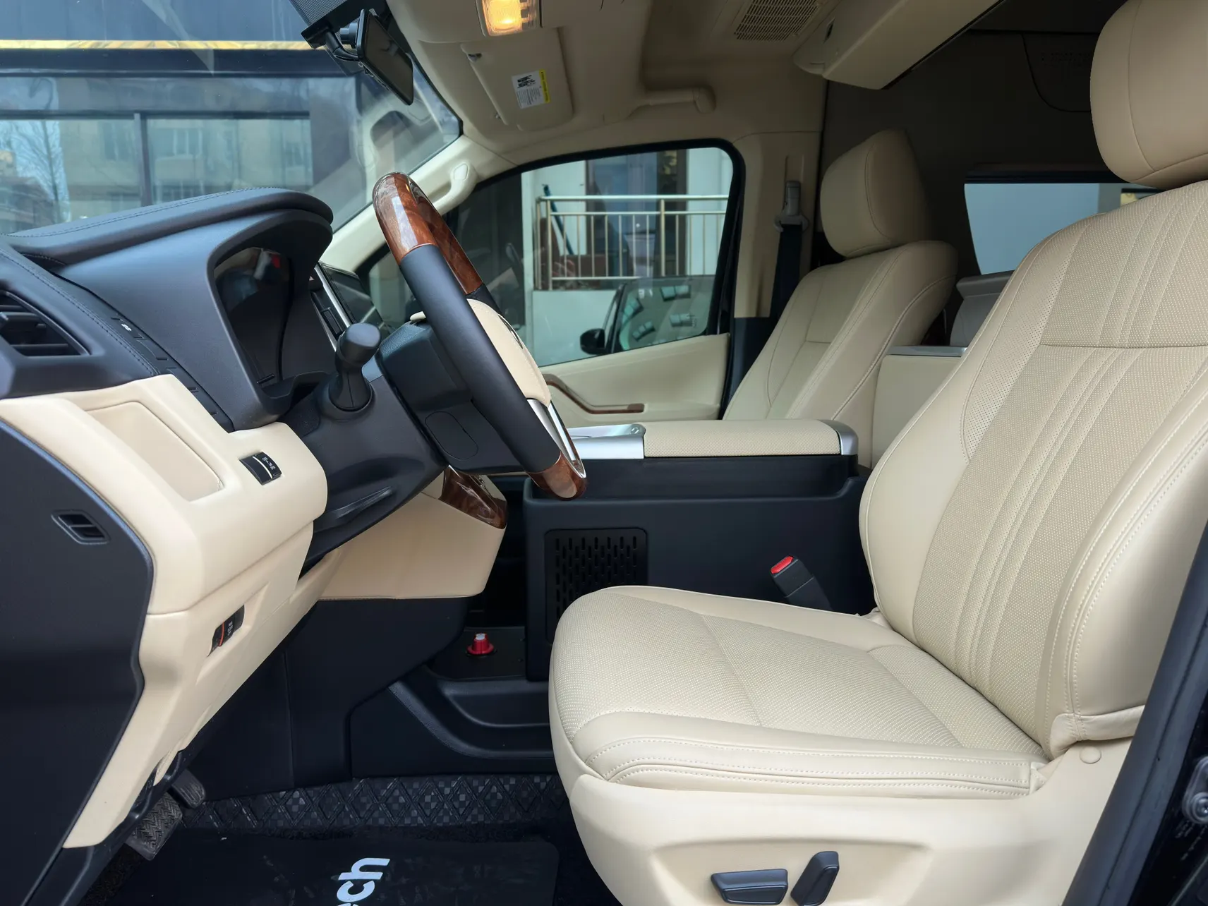 Toyota HiAce, 2026 10