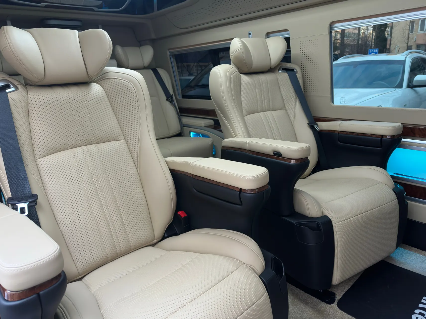Toyota HiAce, 2026 12