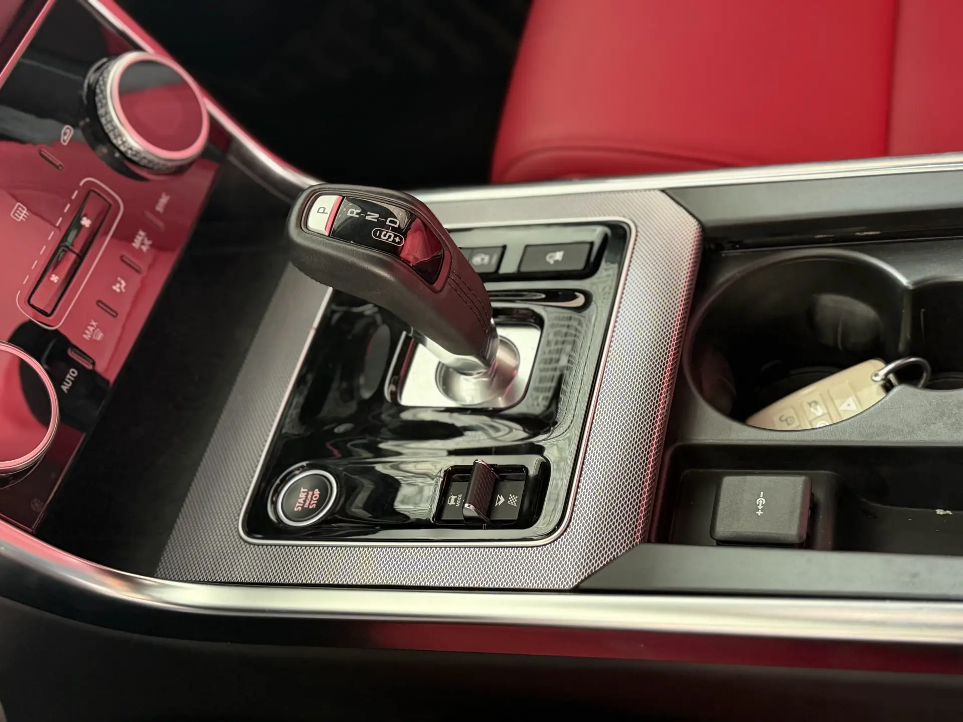 Jaguar XEL, 2022 21