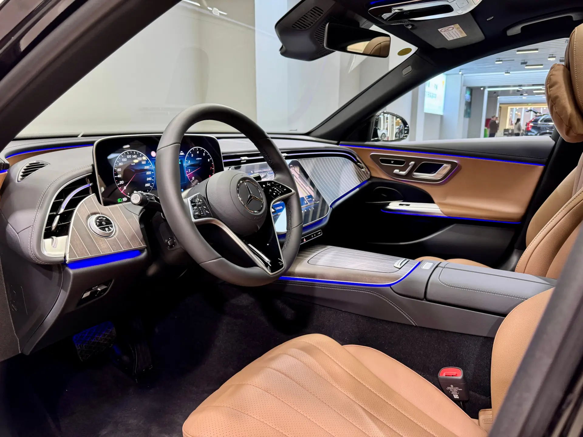 Mercedes-Benz E 300 L, 2026 13
