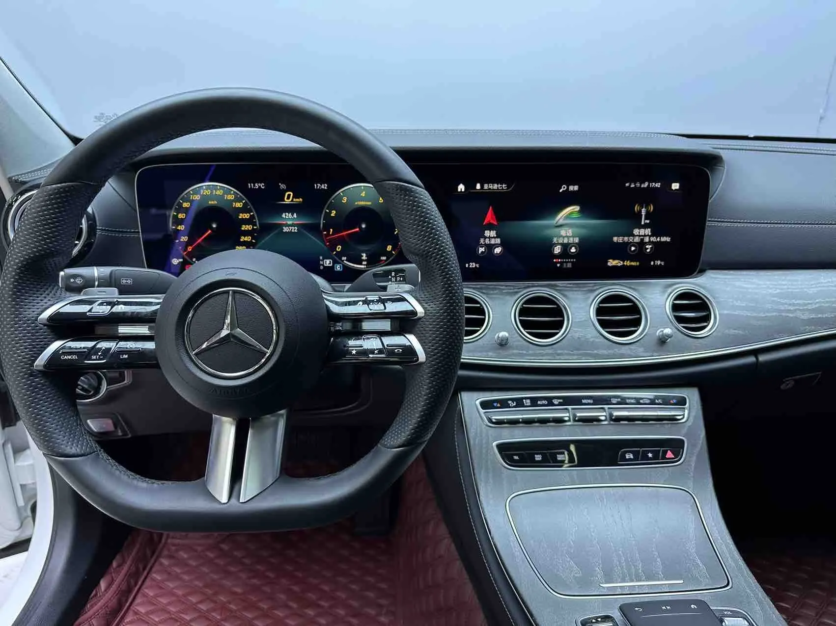 Mercedes-Benz E 300 L, 2023 8