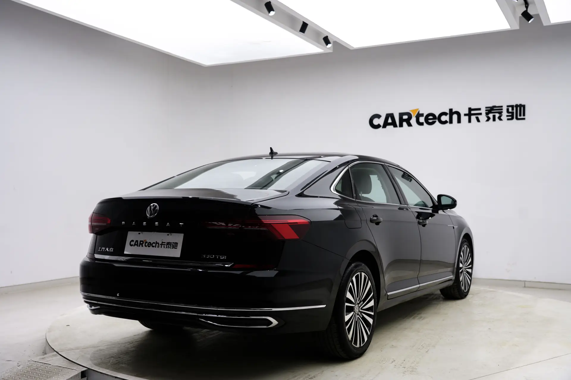 Volkswagen Passat, 2019 все фото