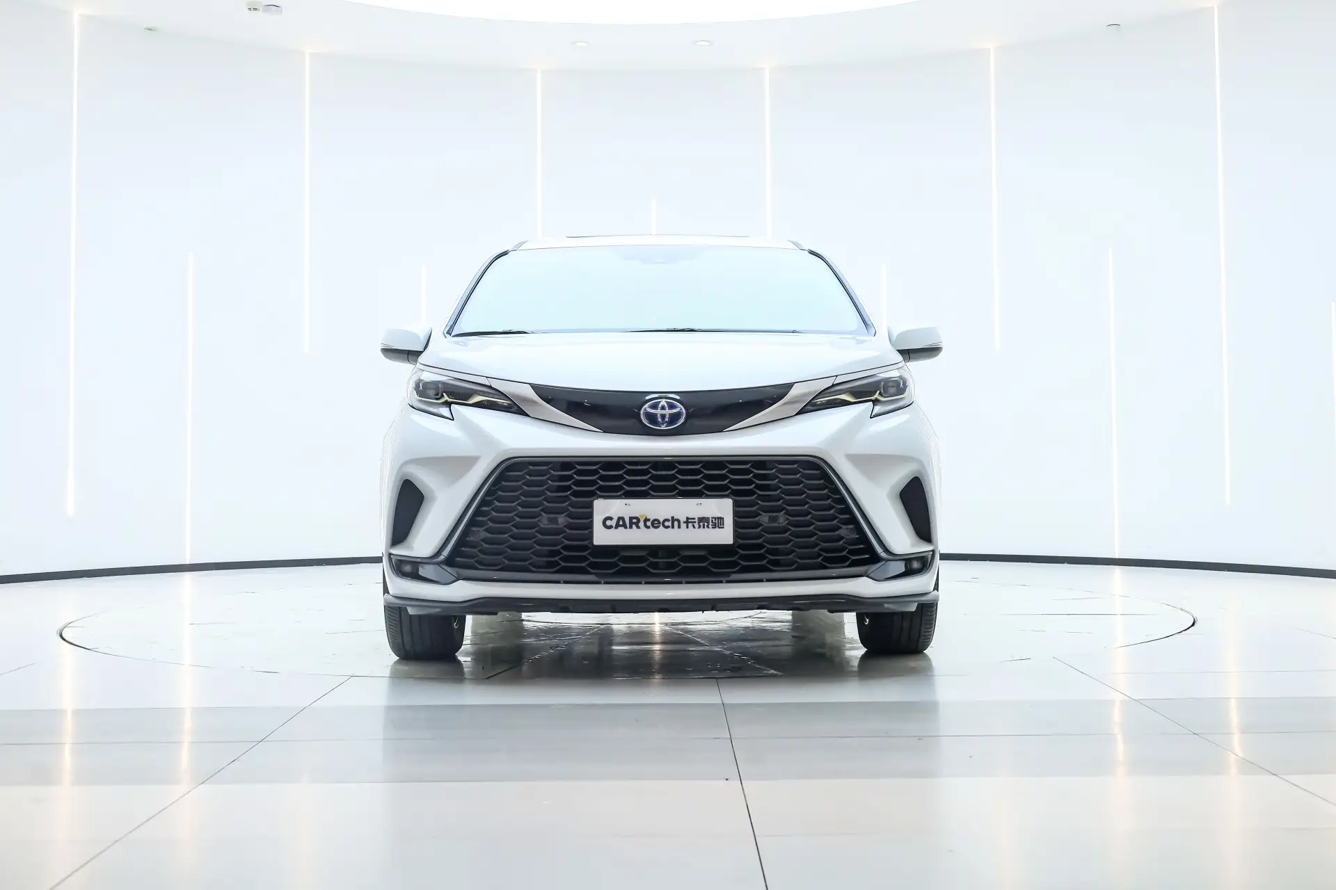 Toyota Granvia, 2024 3