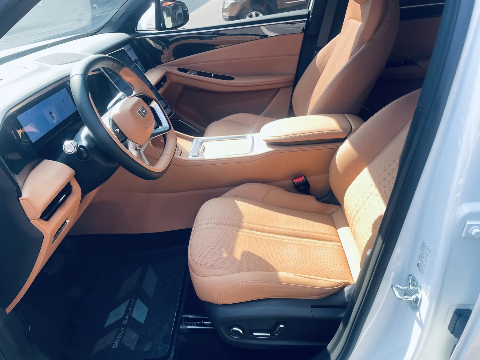 Geely Galaxy Galaxy L7, 2025 12