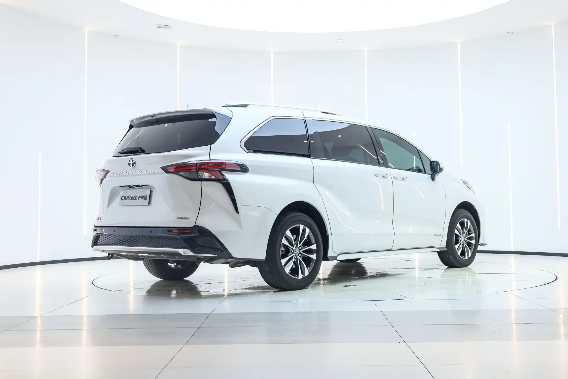 Toyota Granvia, 2024 все фото
