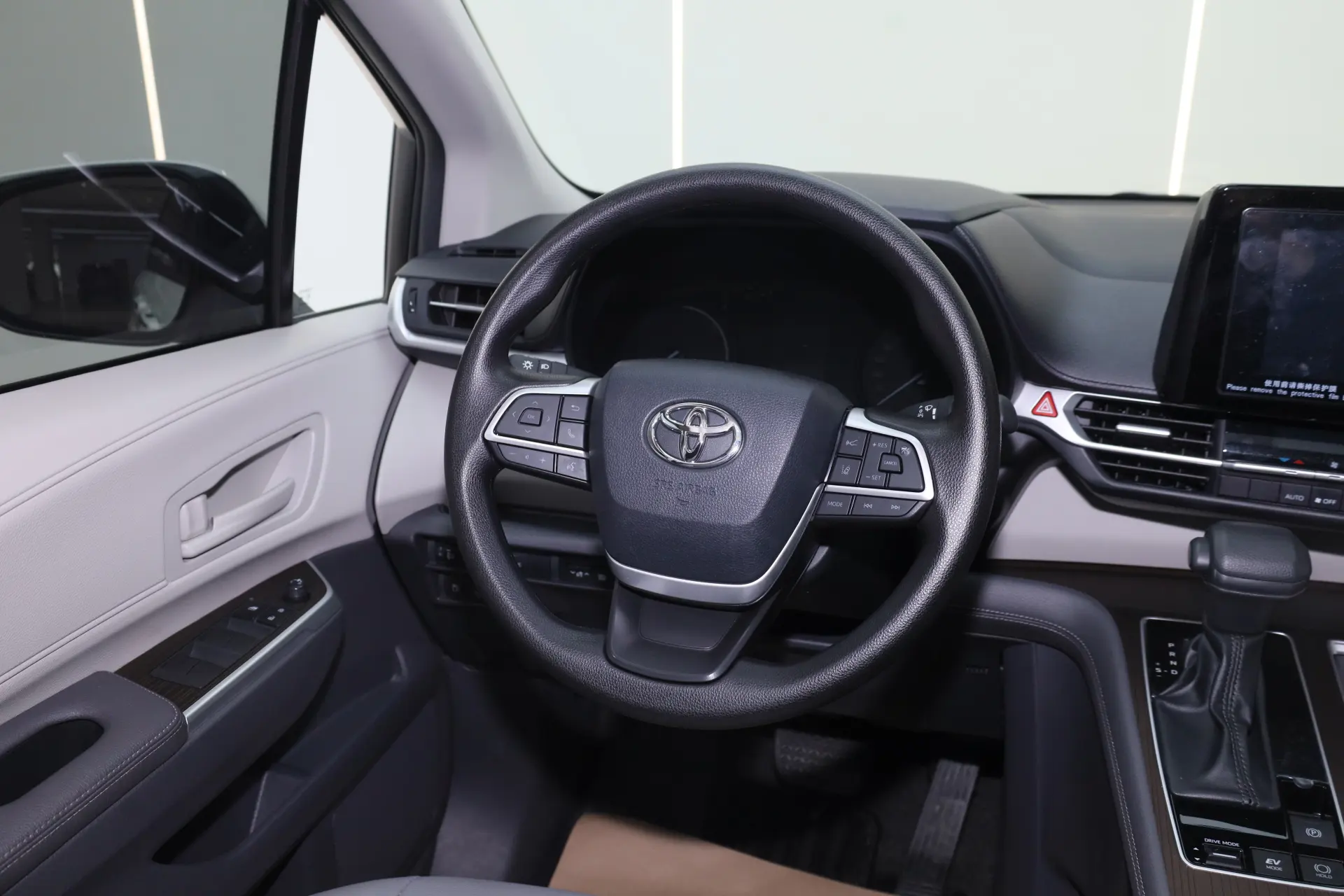 Toyota Granvia, 2024 15