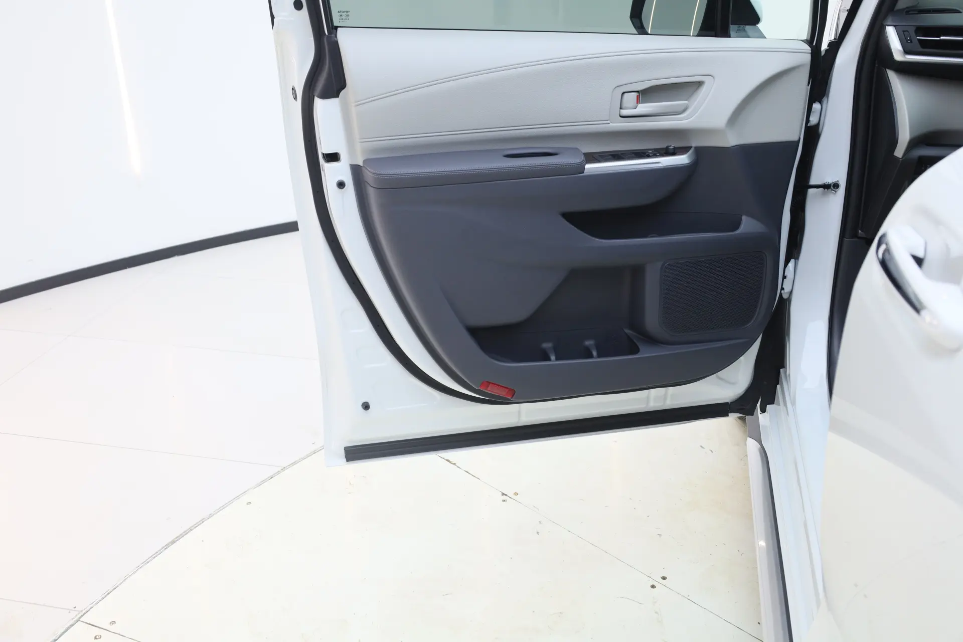 Toyota Granvia, 2024 29