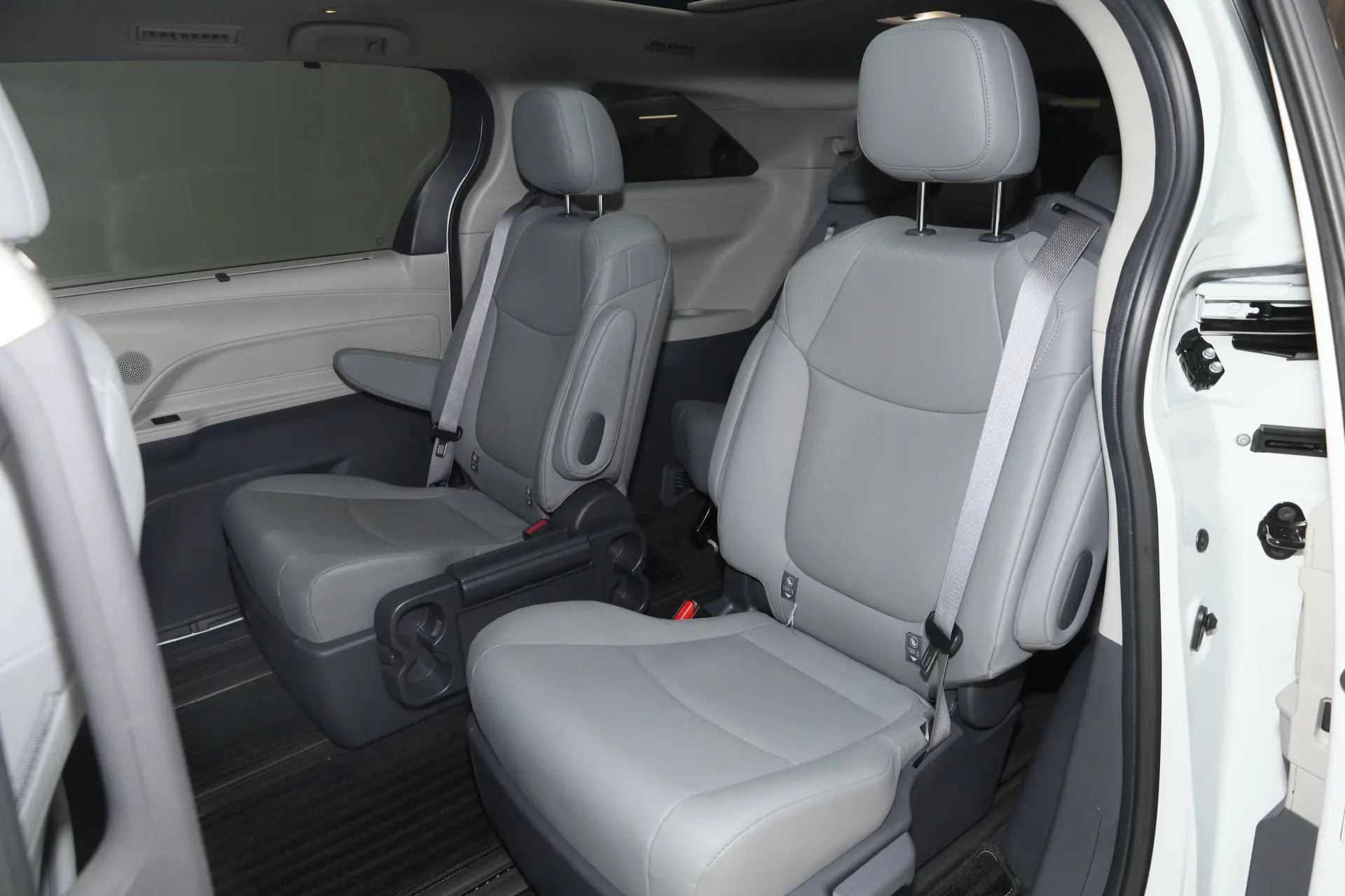 Toyota Granvia, 2024 20