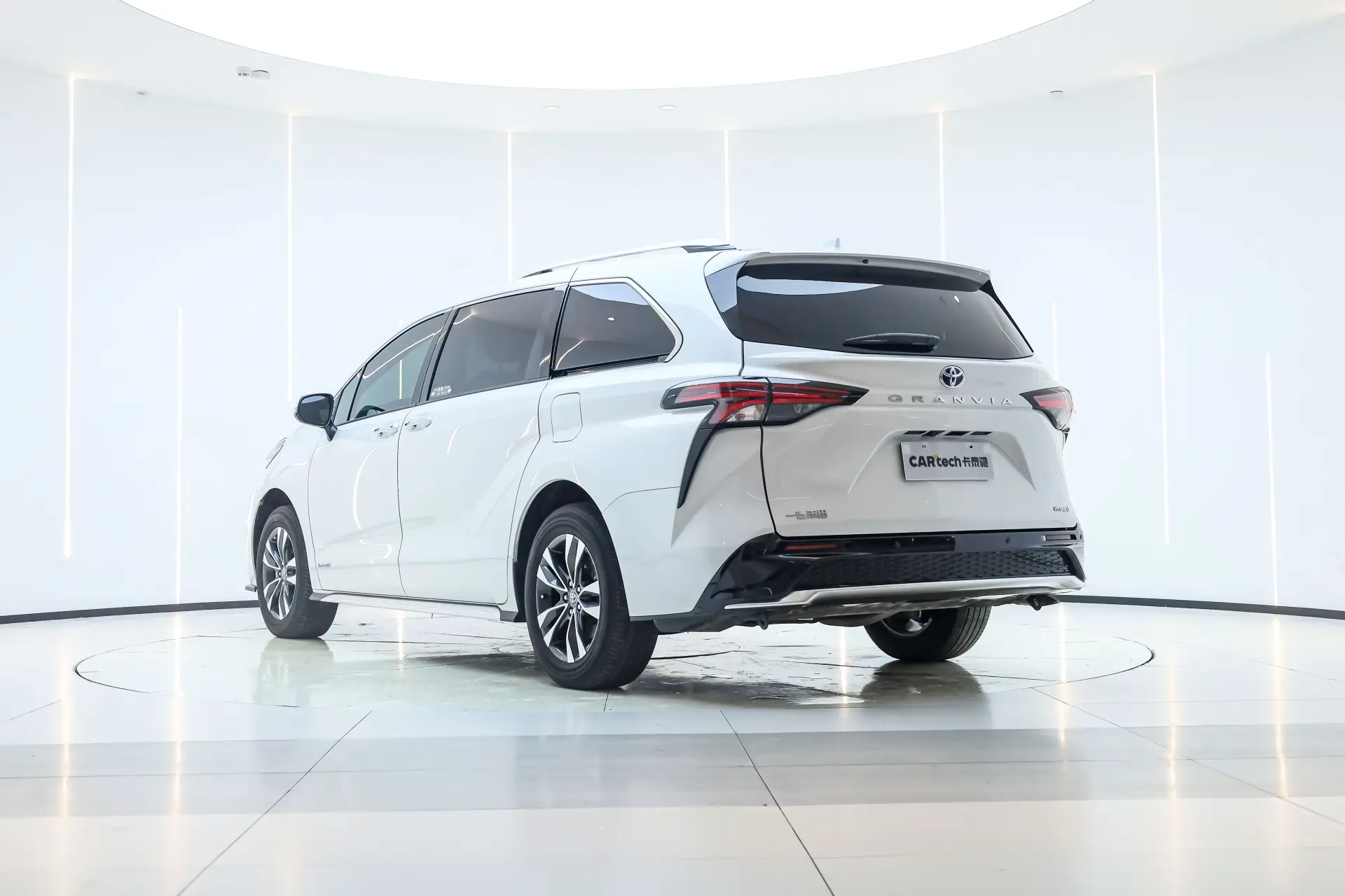 Toyota Granvia, 2024 7