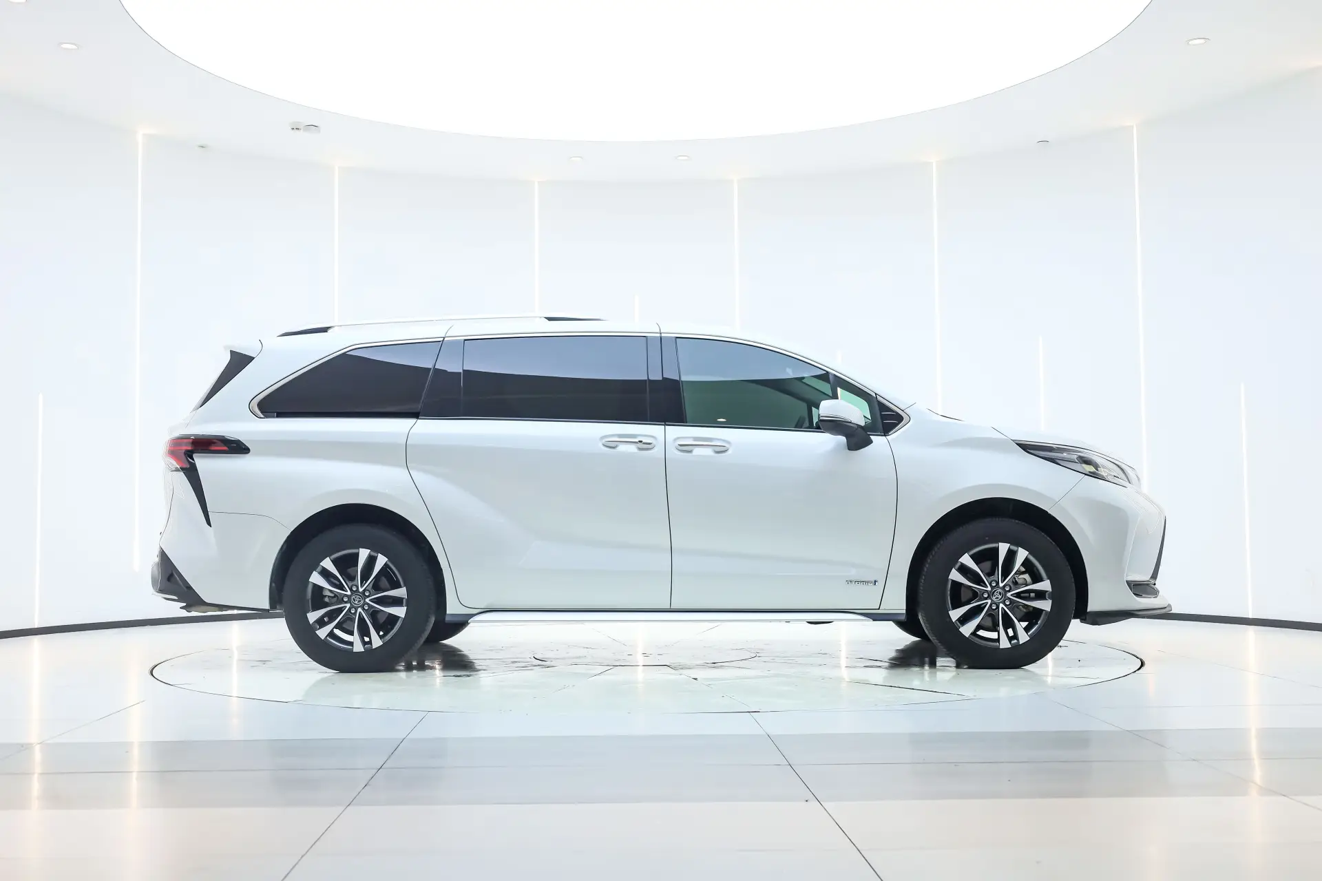 Toyota Granvia, 2024 4