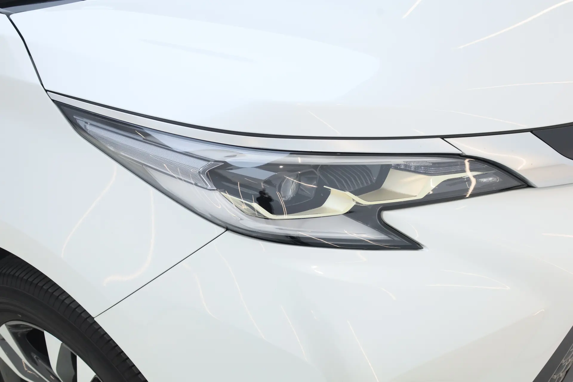 Toyota Granvia, 2024 9