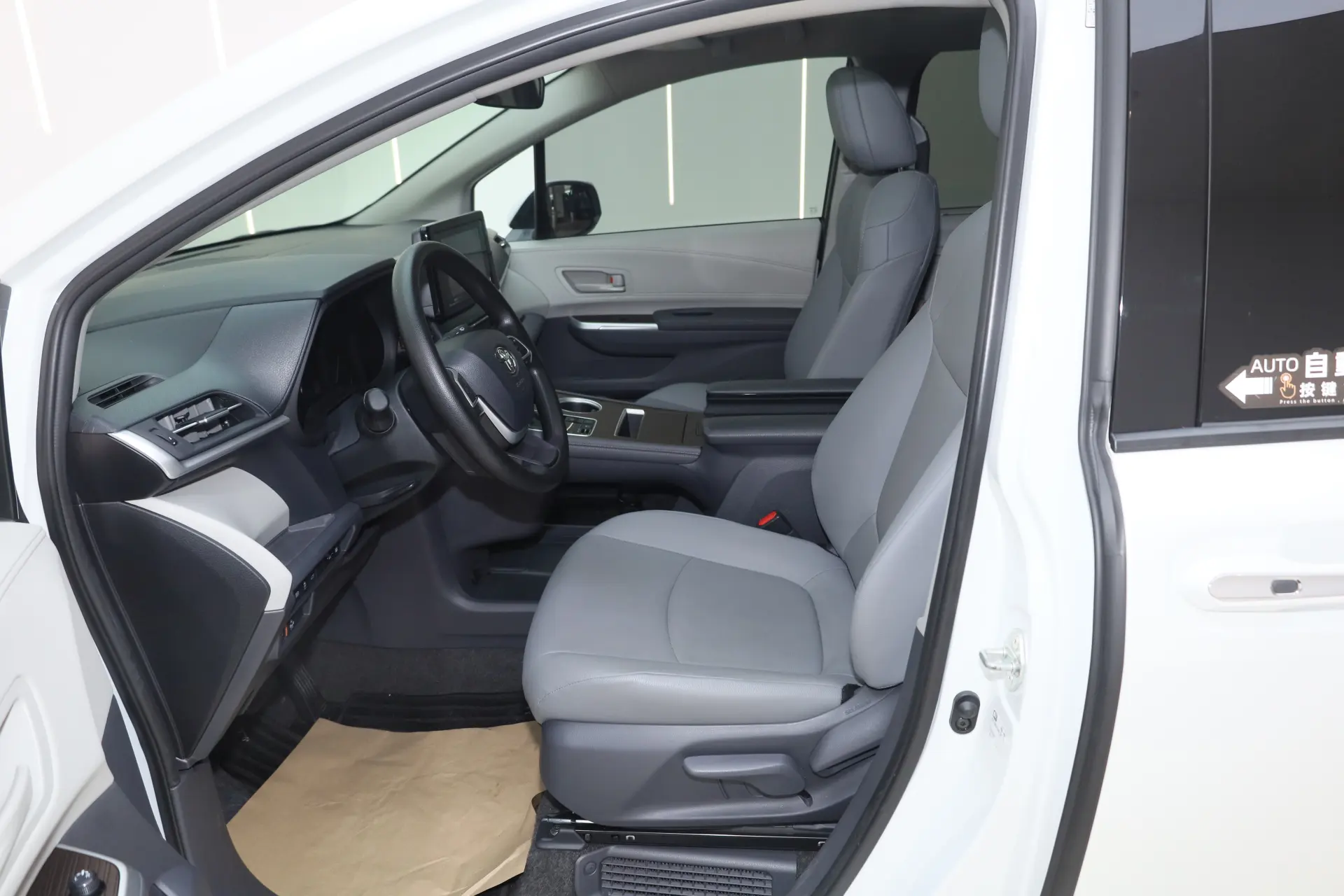 Toyota Granvia, 2024 18