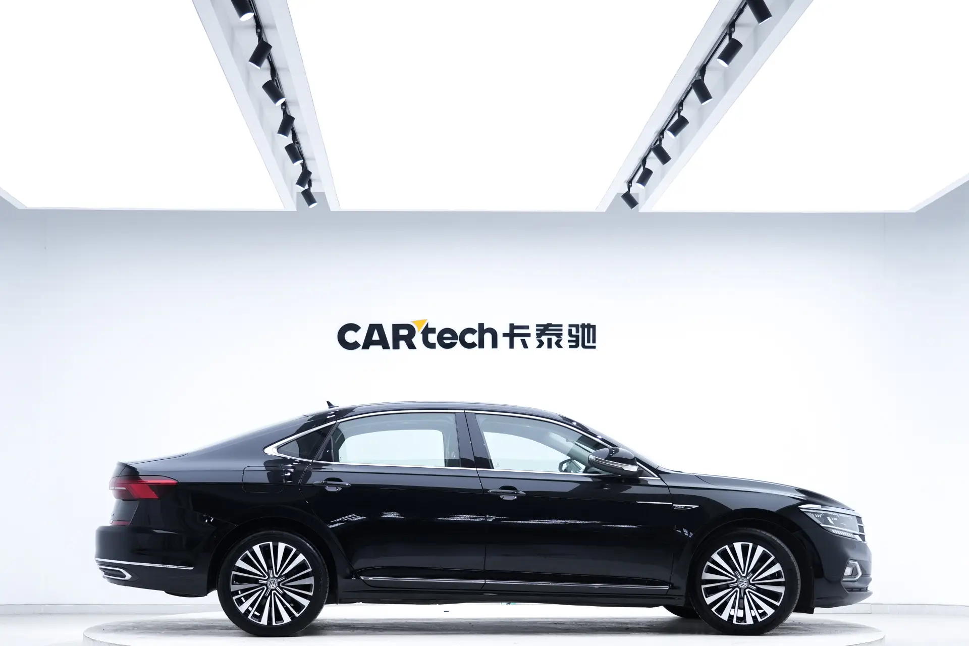 Volkswagen Passat, 2019 4