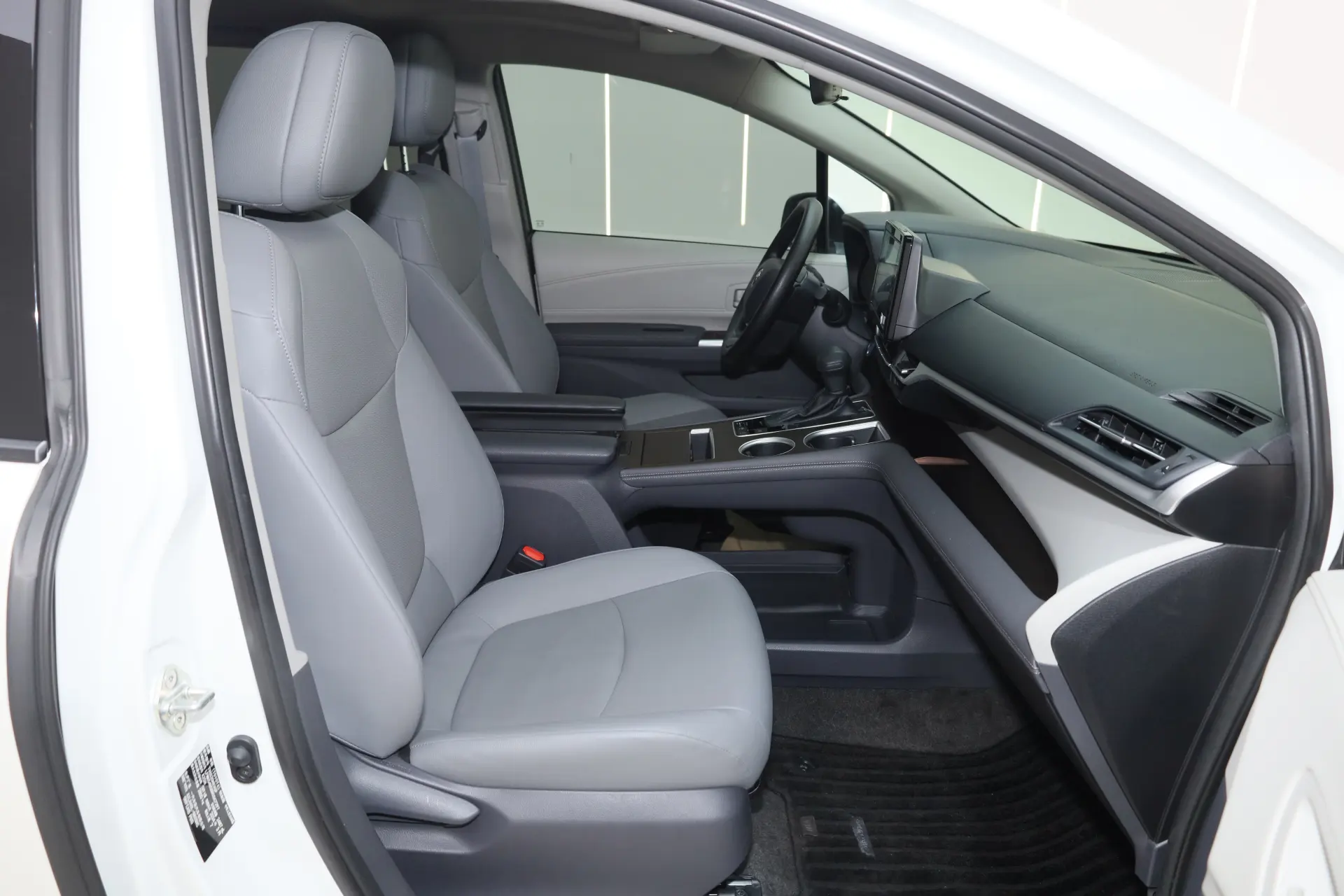 Toyota Granvia, 2024 19