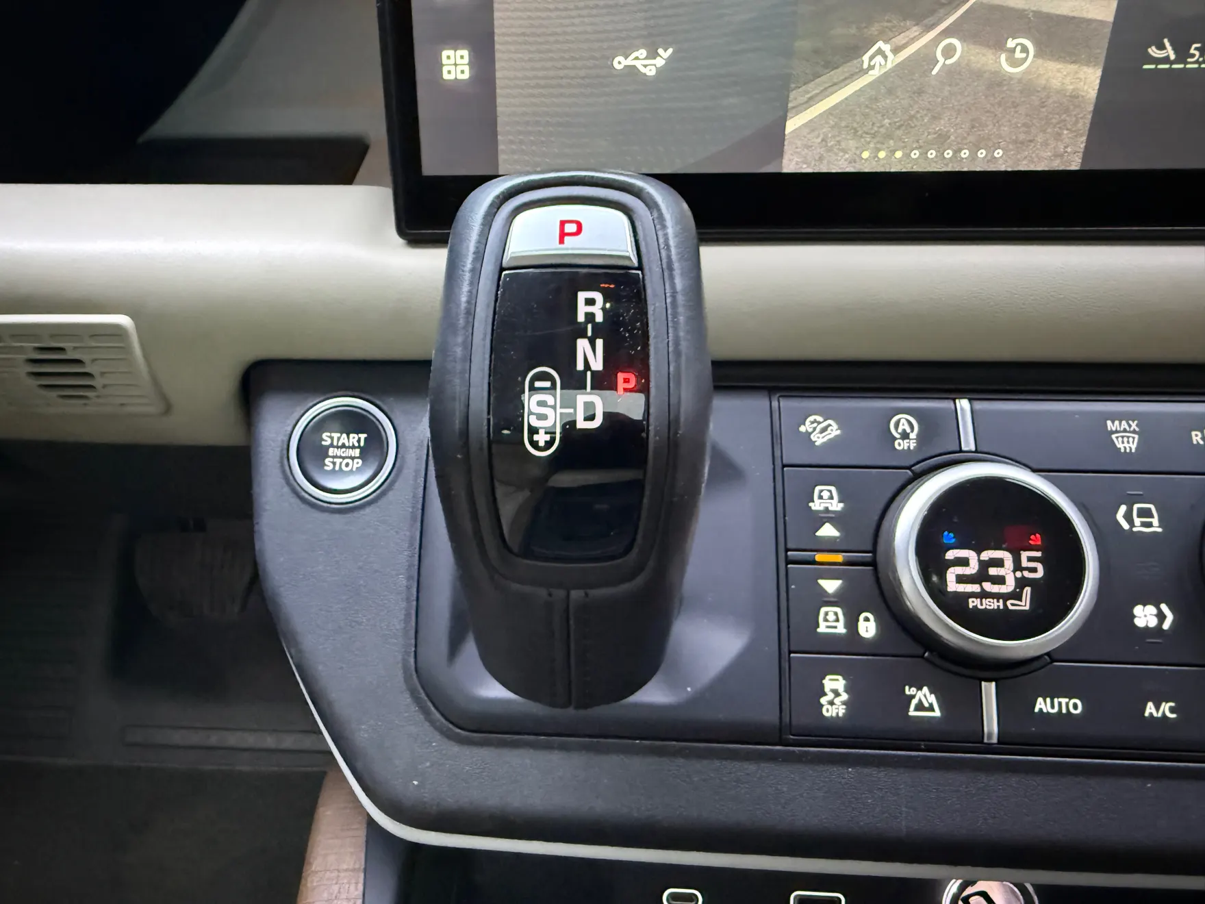 Land Rover Defender, 2023 21