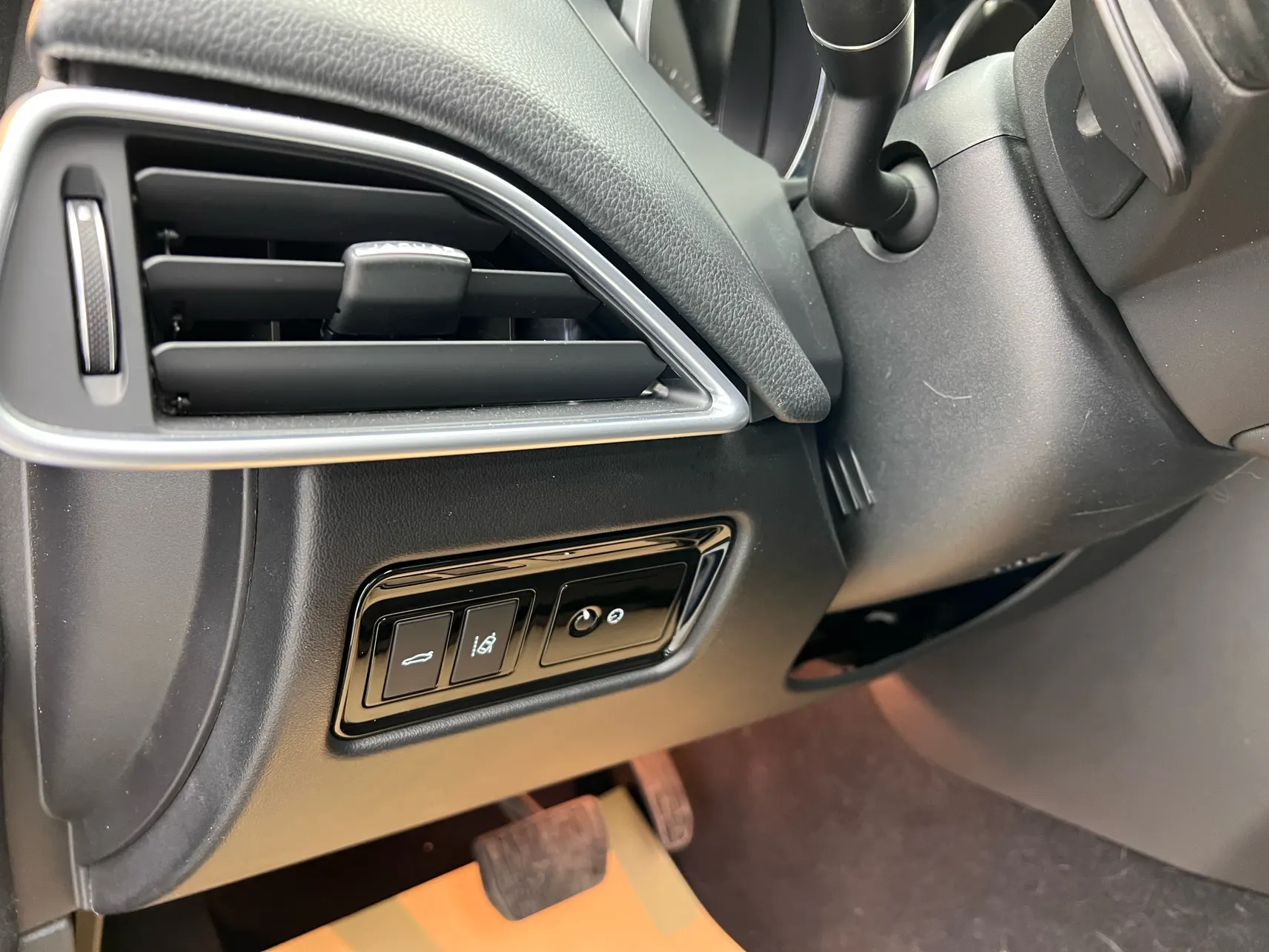 Jaguar XEL, 2019 26