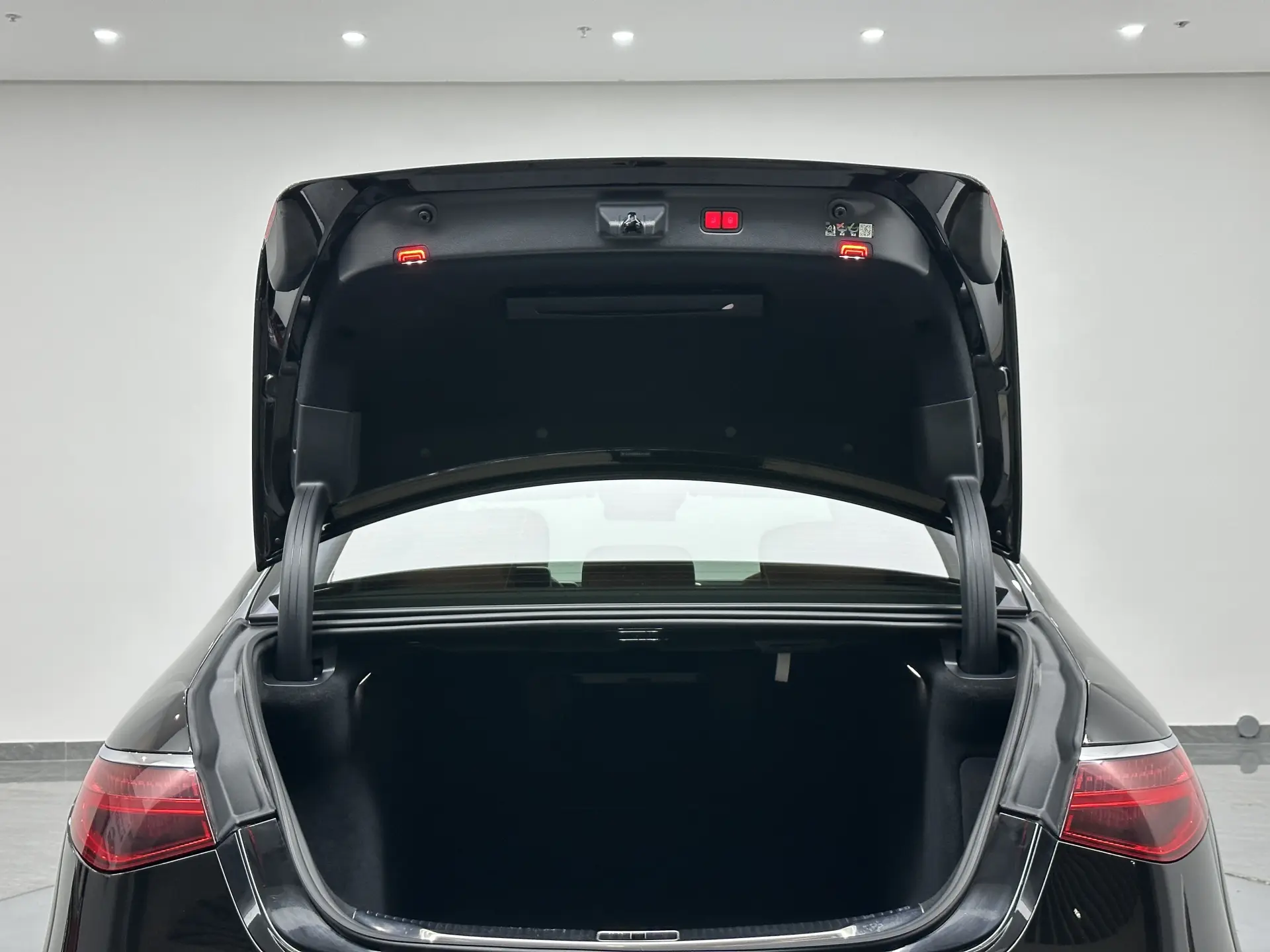 Mercedes-Benz S 480 4MATIC, 2025 32